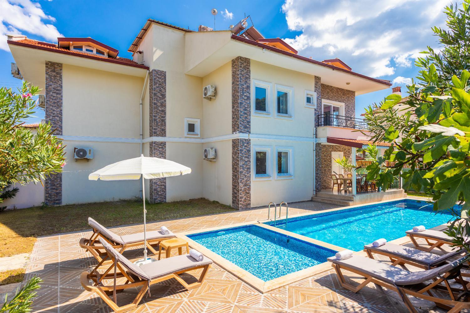 Villa photo 1