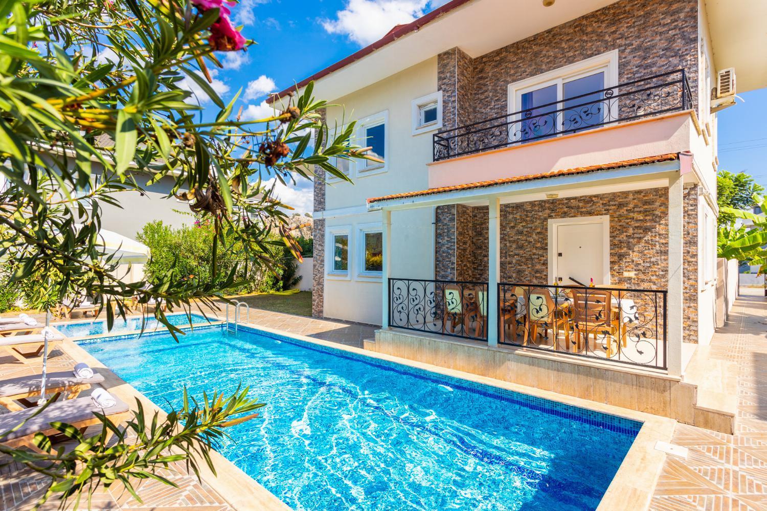 Villa photo 2