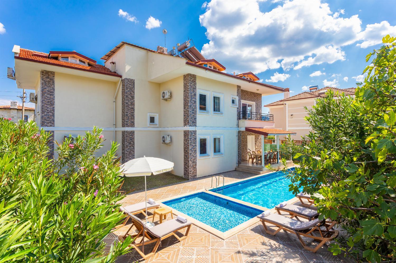 Villa photo 3