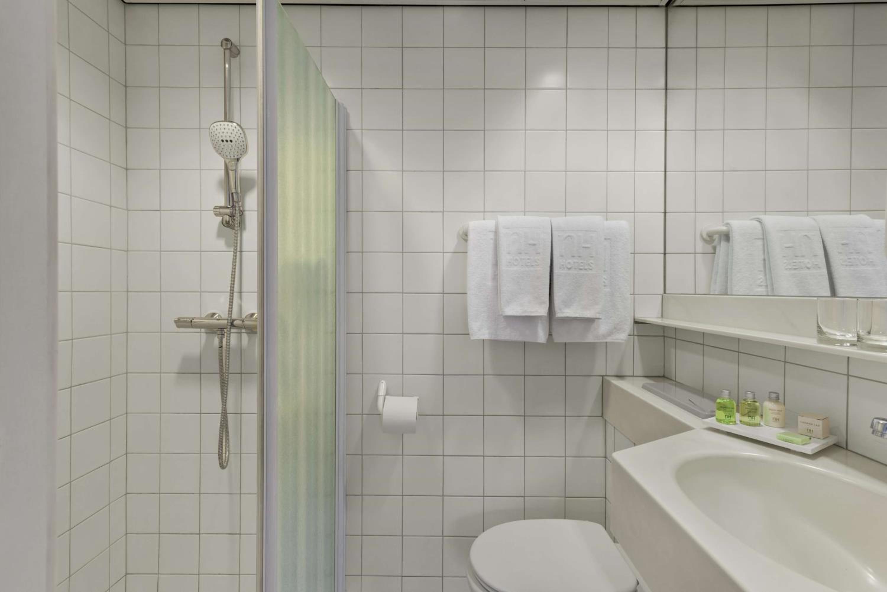 Standard Double or Twin Room - Photo 2