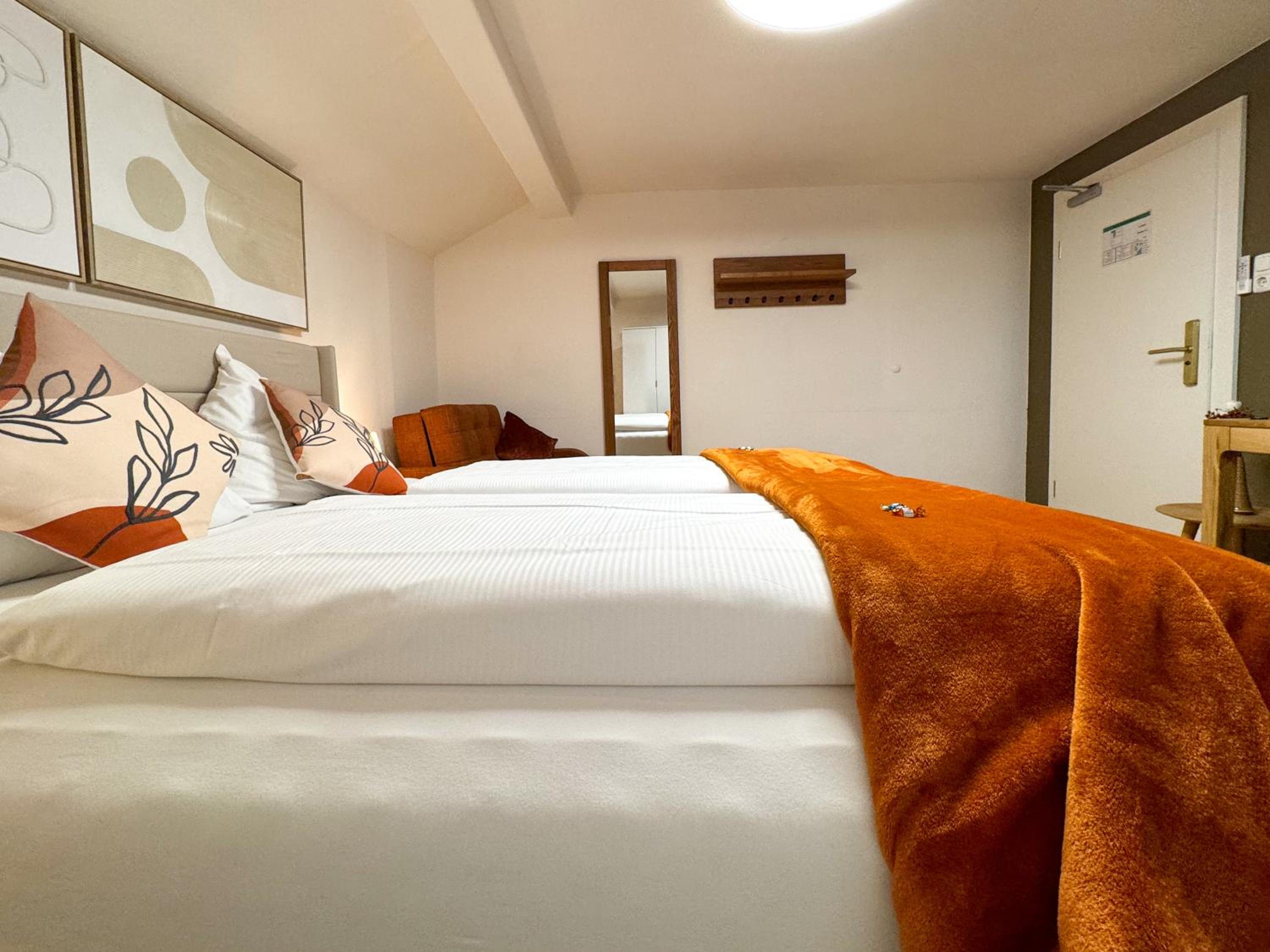 Comfort Double Room with own external bathroom - Photo 10