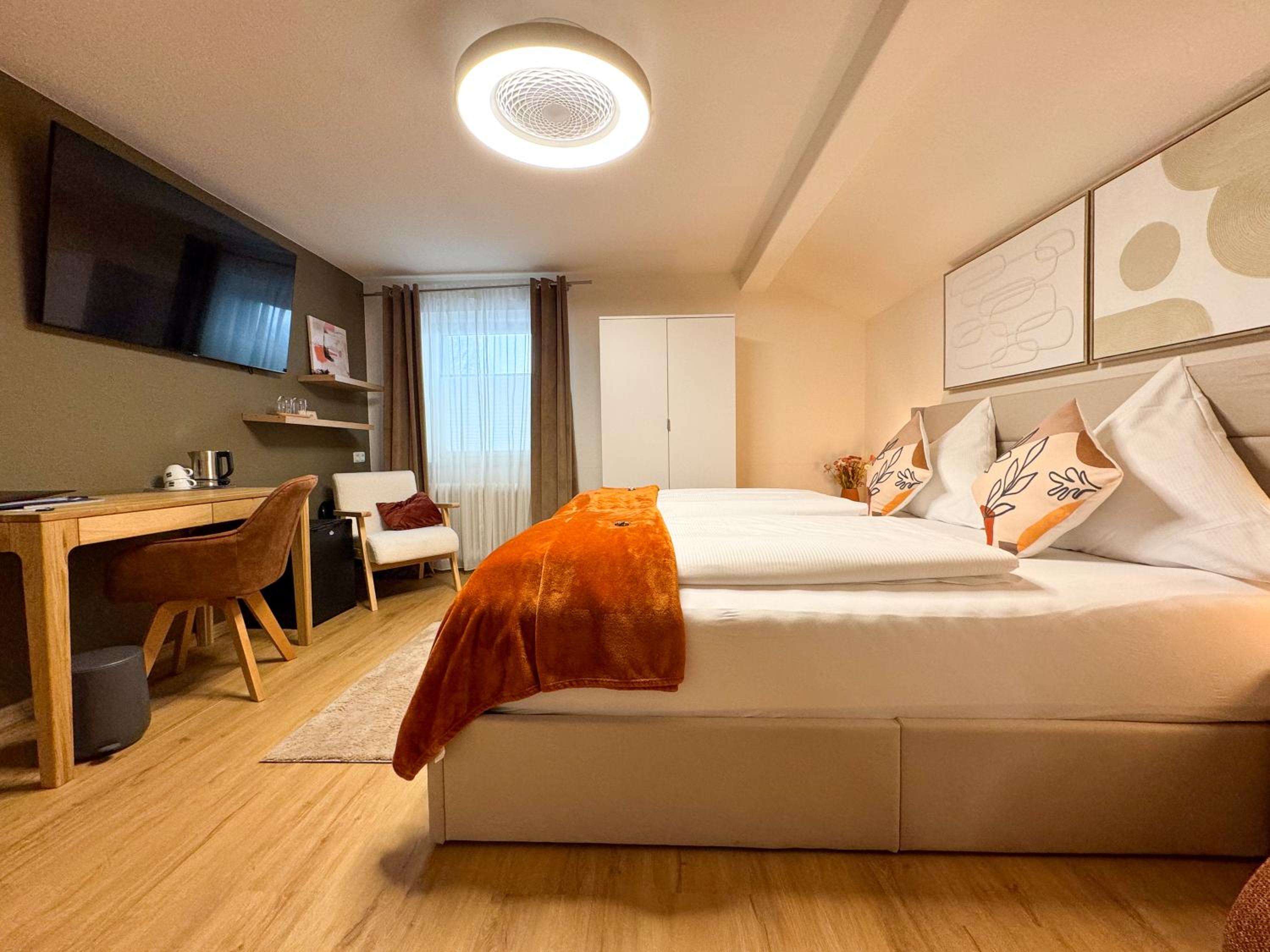 Comfort Double Room with own external bathroom - Photo 2
