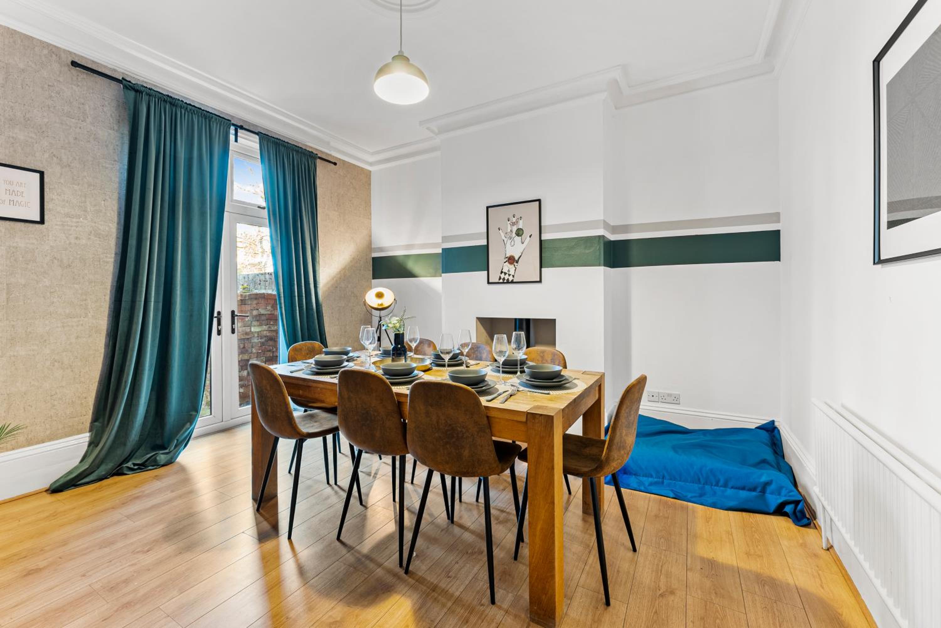Five-Bedroom House photo 2