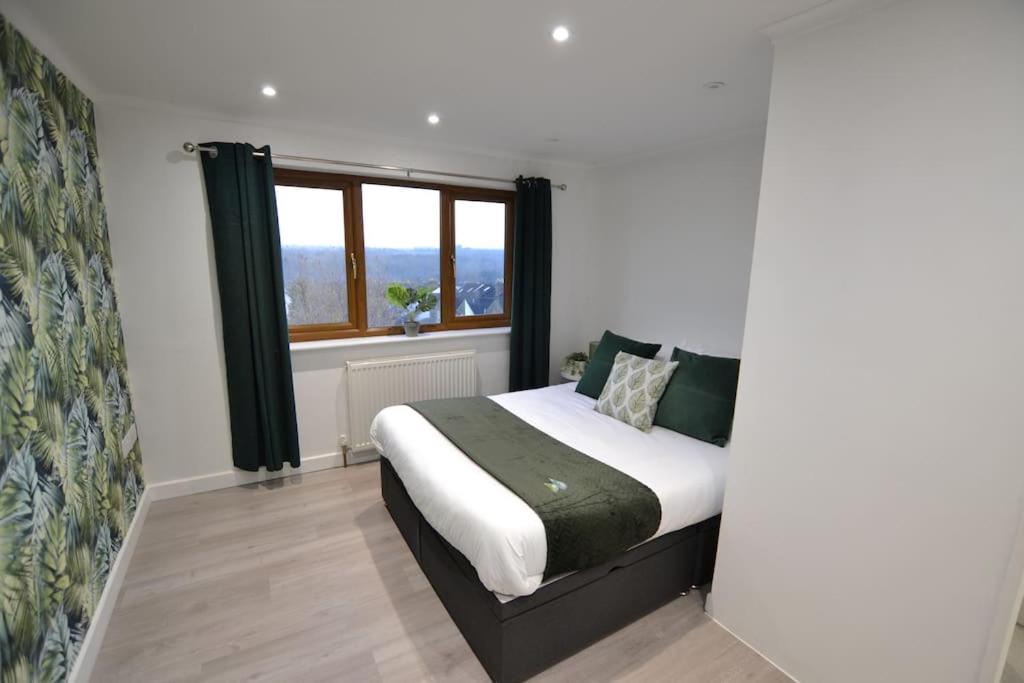 Four-Bedroom House photo 2