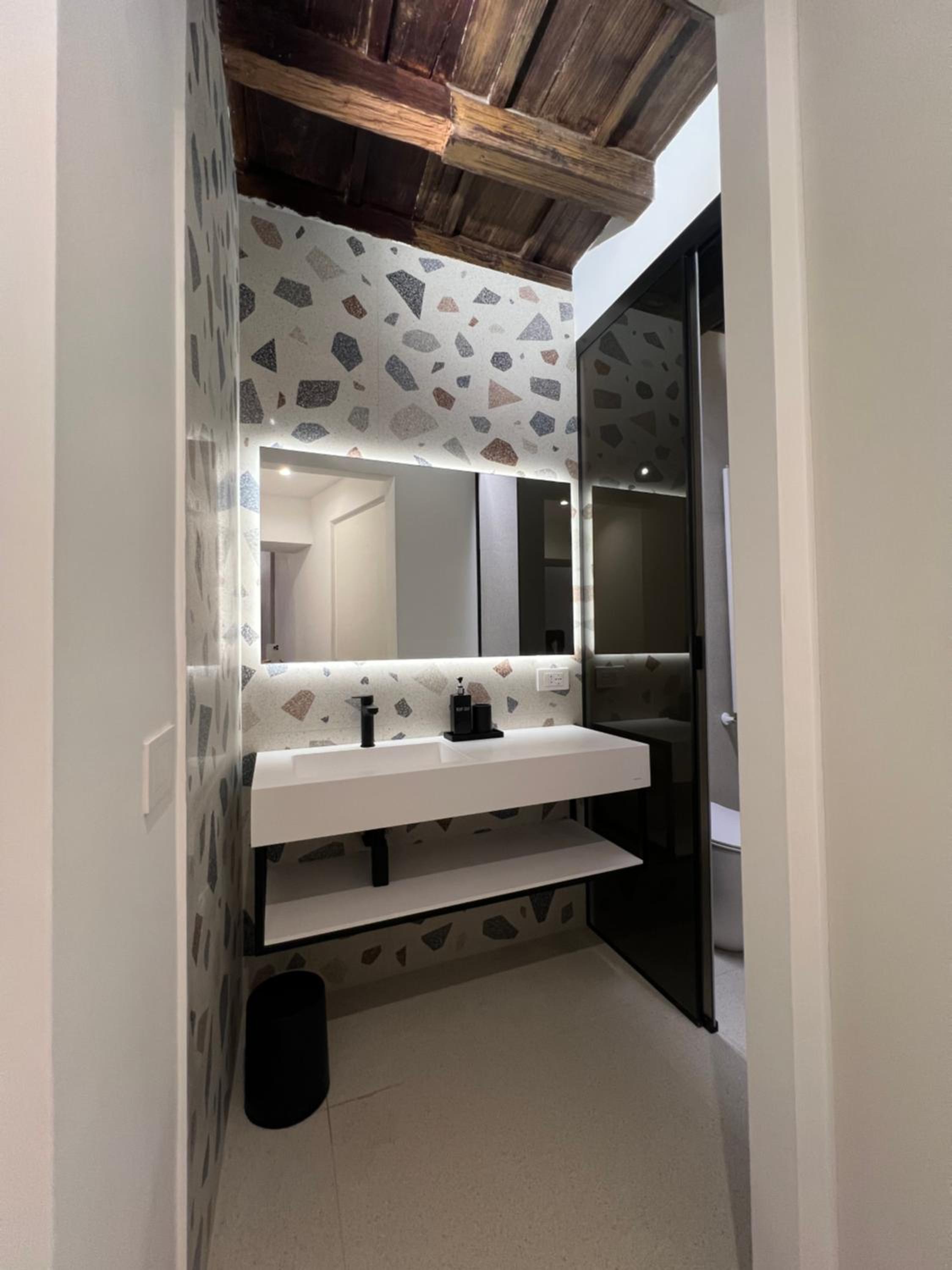 Deluxe King Room photo 3