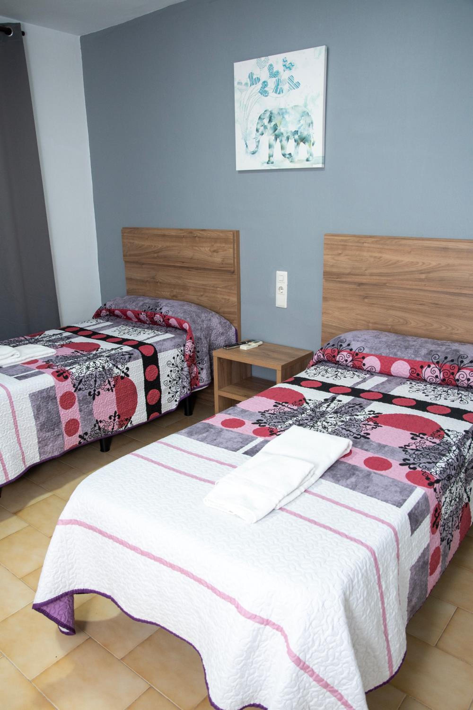 Double or Twin Room - Photo 4
