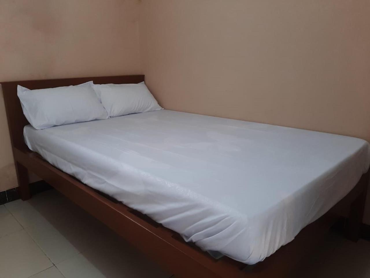 Budget Double Room - Photo 8