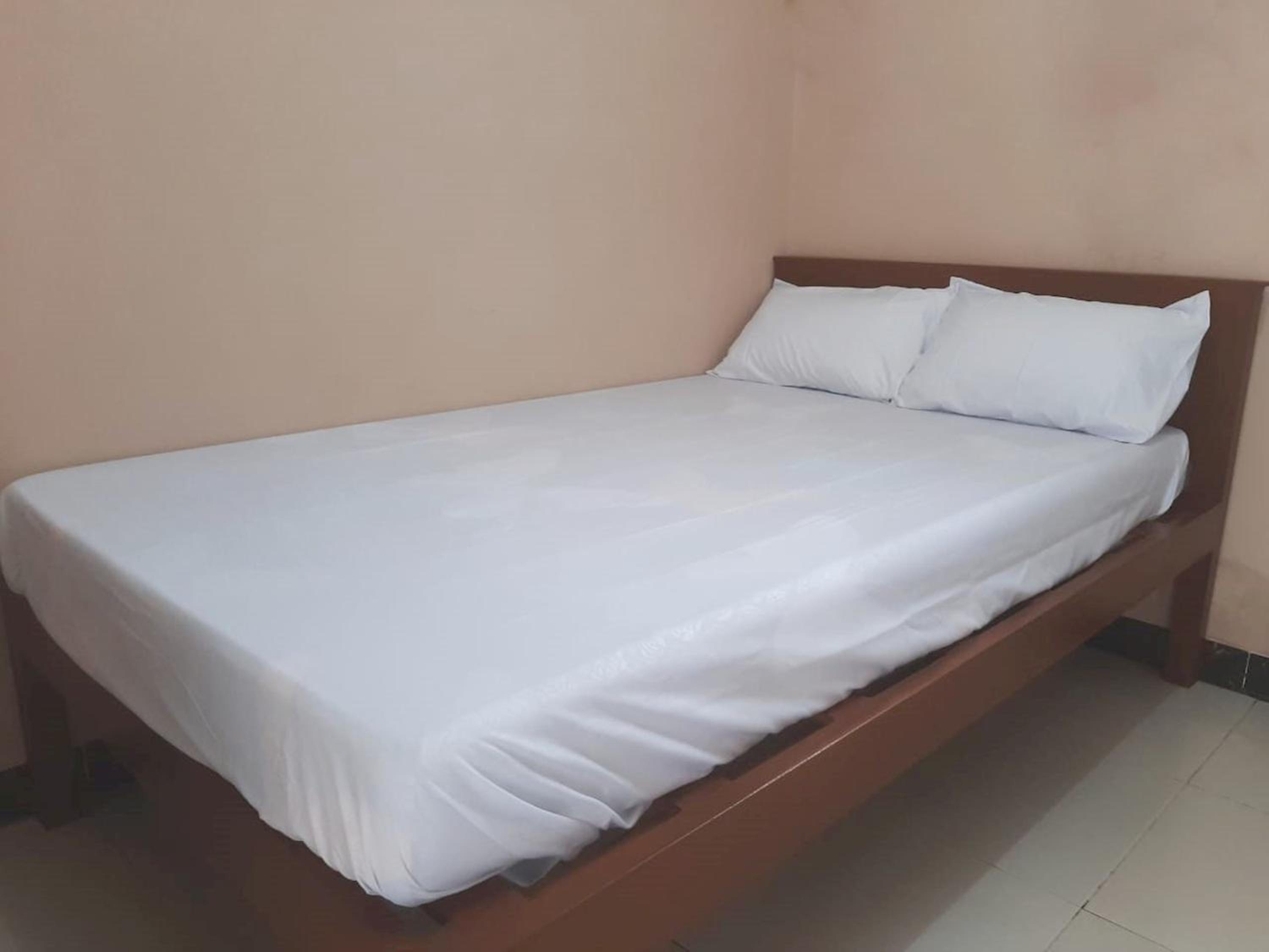 Budget Double Room - Photo 6