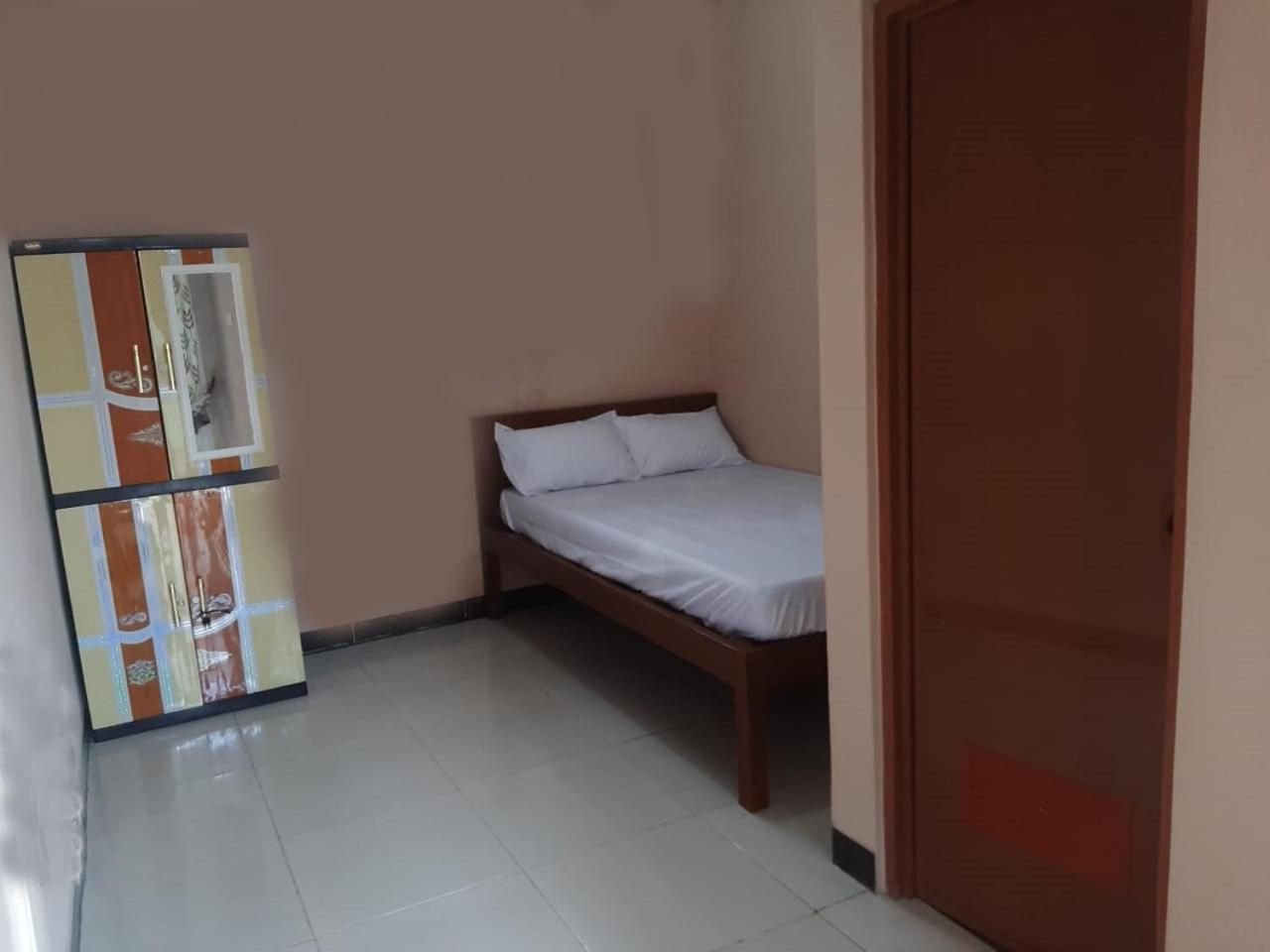Budget Double Room - Photo 5
