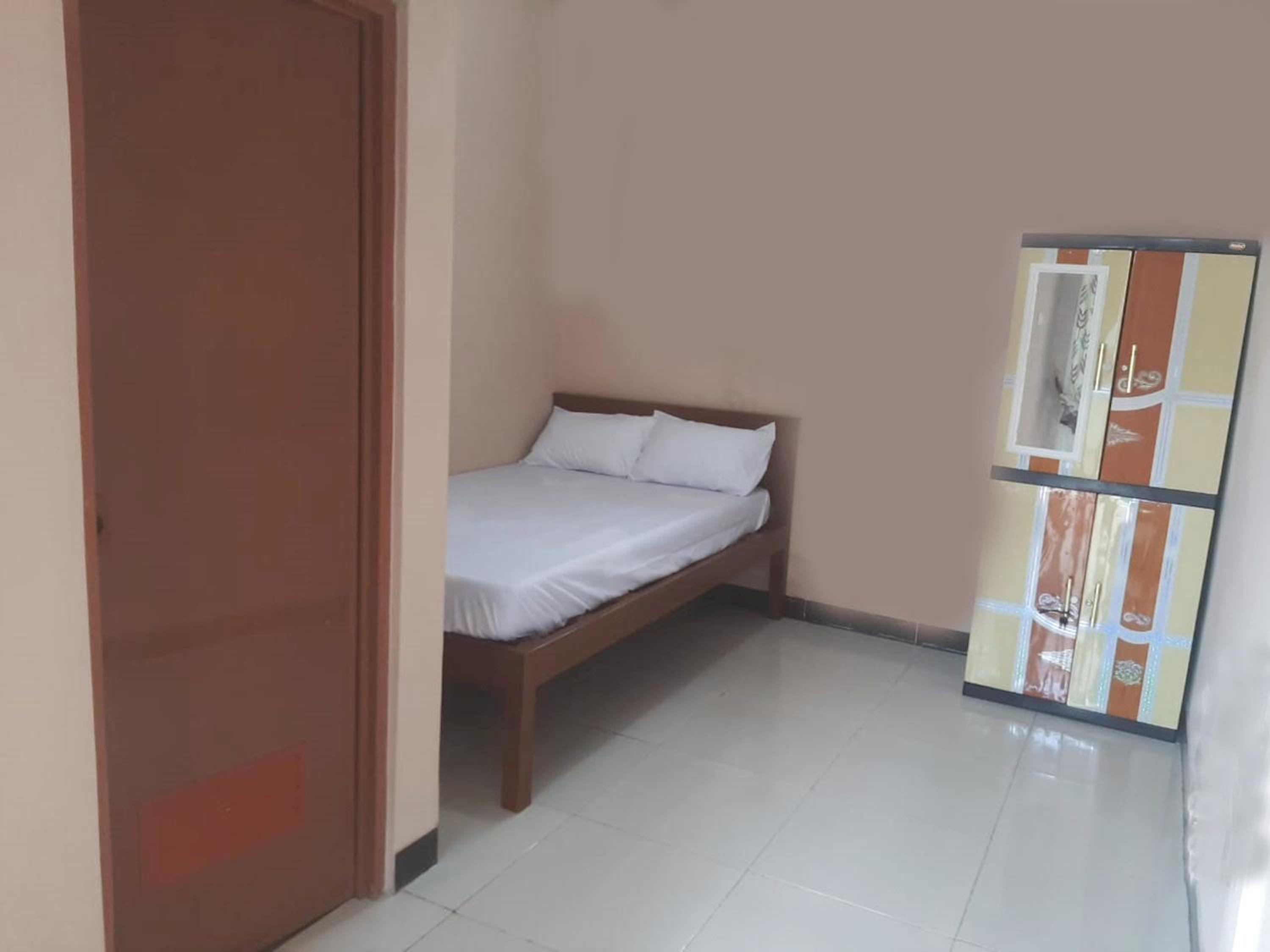 Budget Double Room - Photo 4