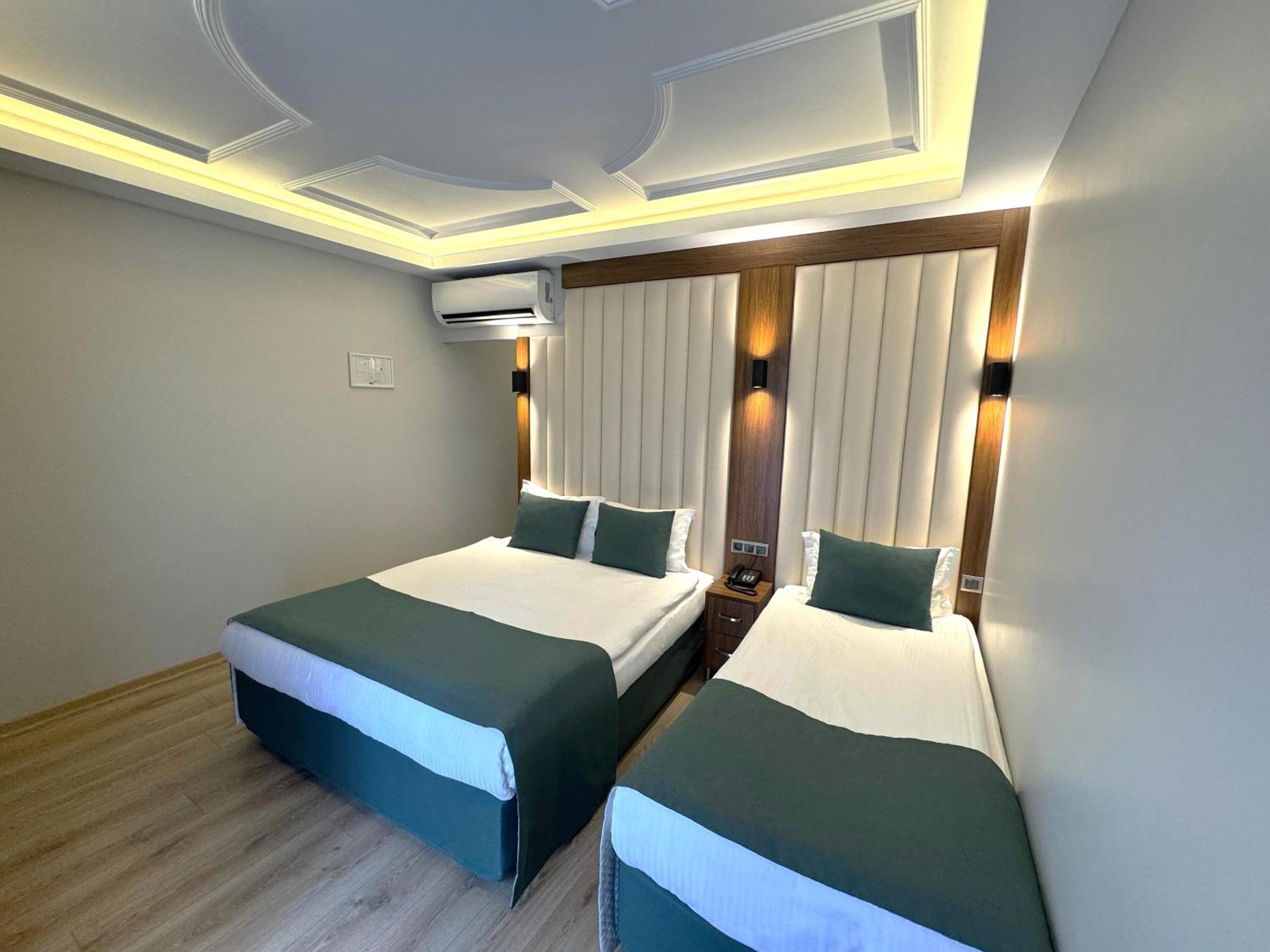 Standard Triple Room photo 2