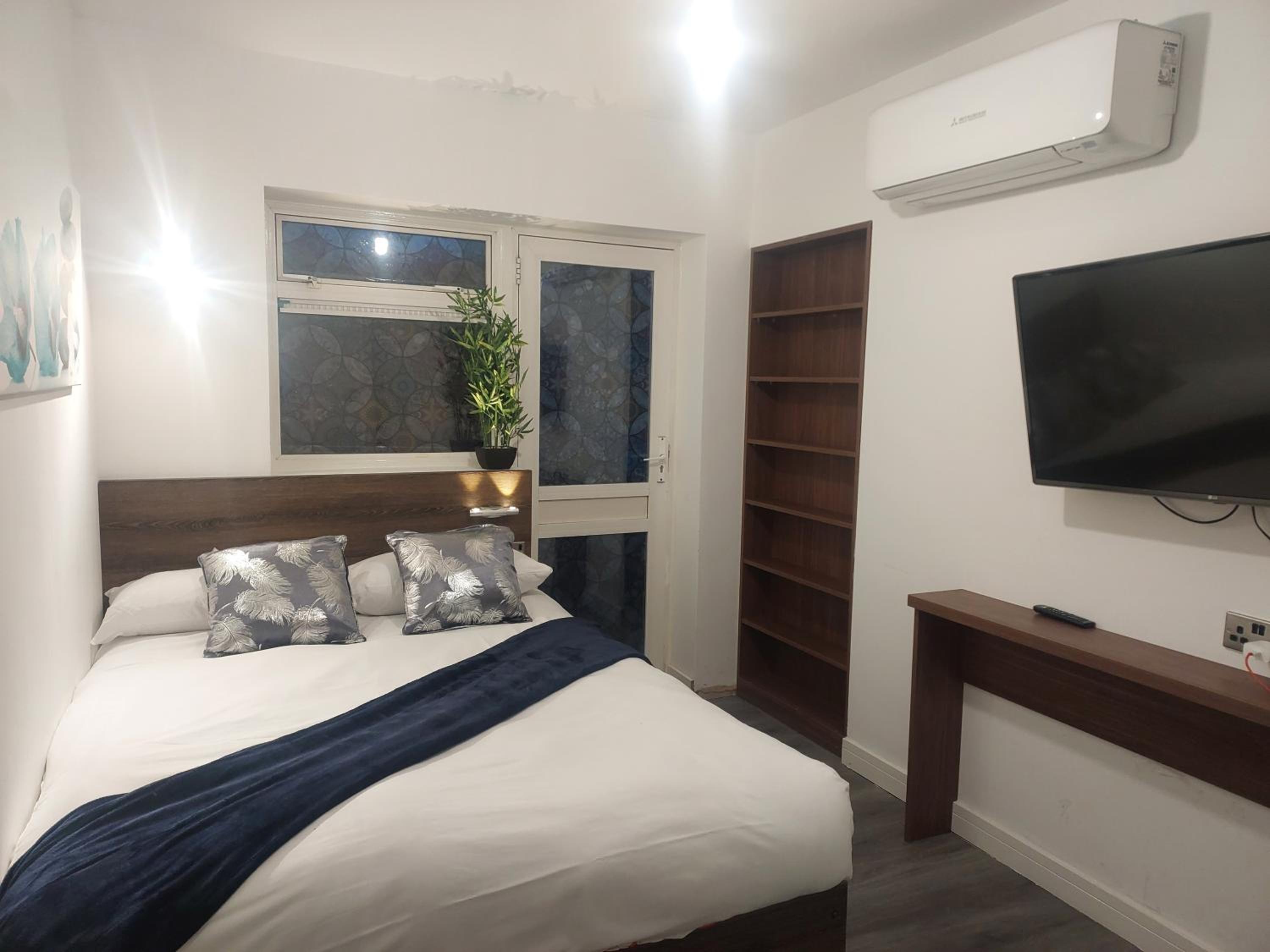 Double Room with Private Bathroom photo 3