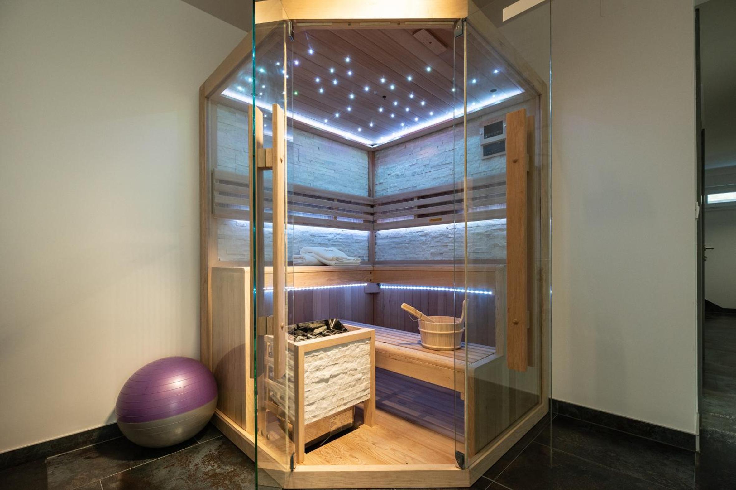 Private Villa with Heated Pool, Jacuzzi & Sauna  photo 3