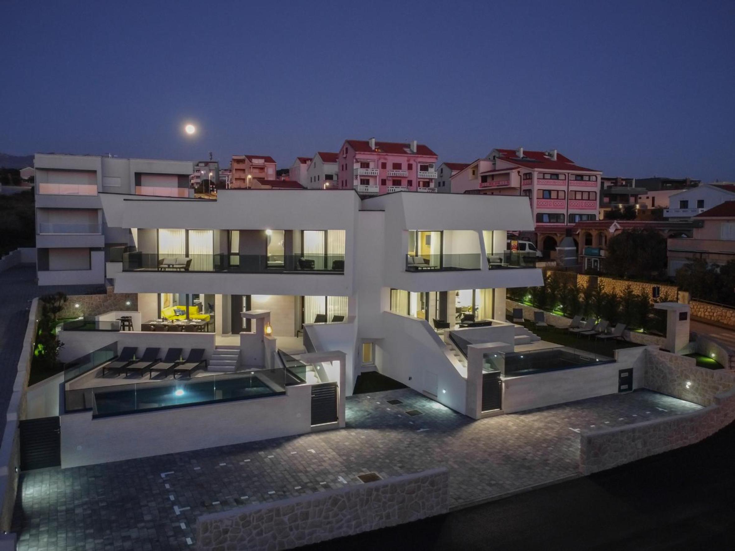 Private Villa with Pool & Sauna photo 2
