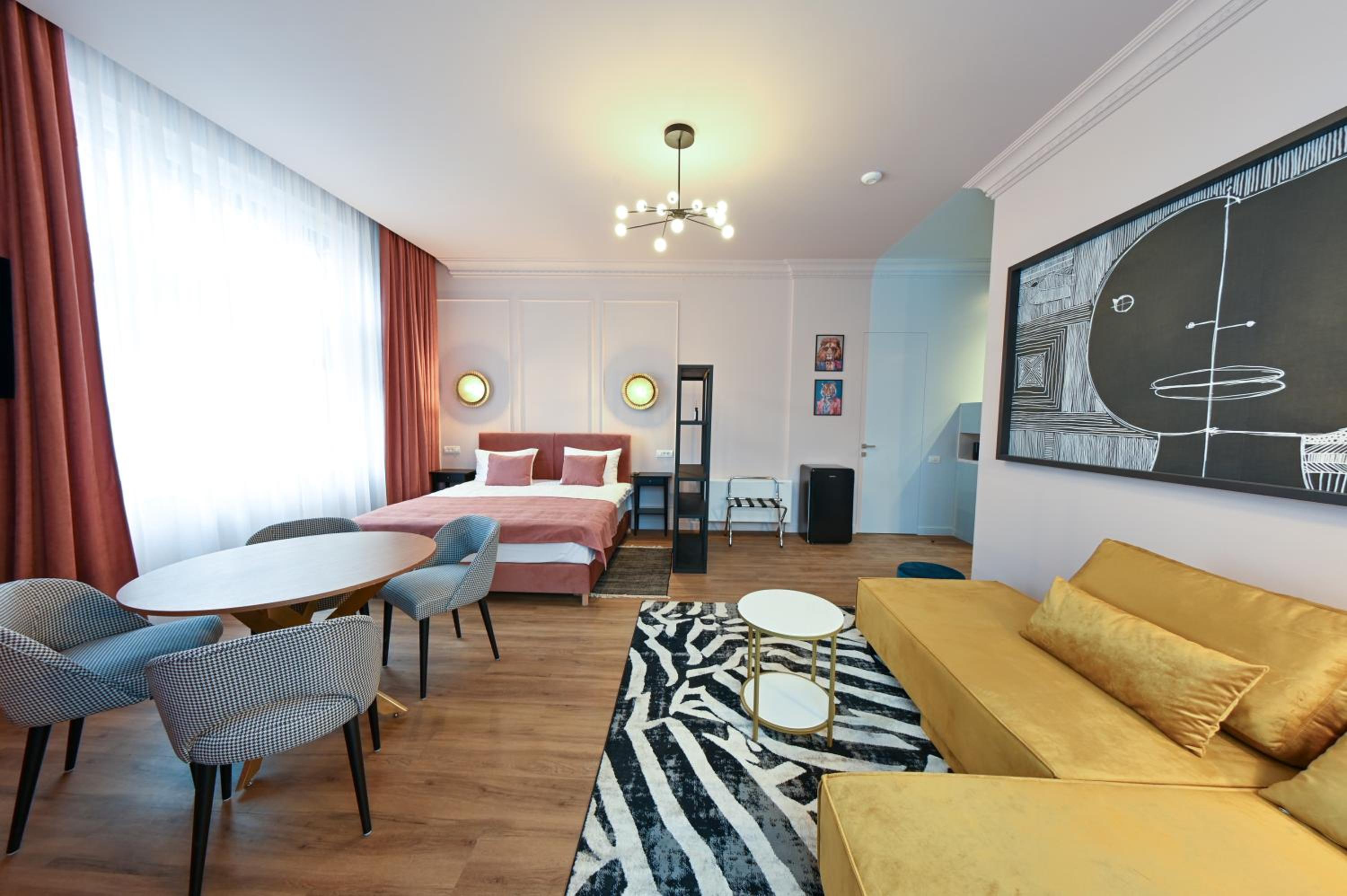 King Studio with Sofa Bed