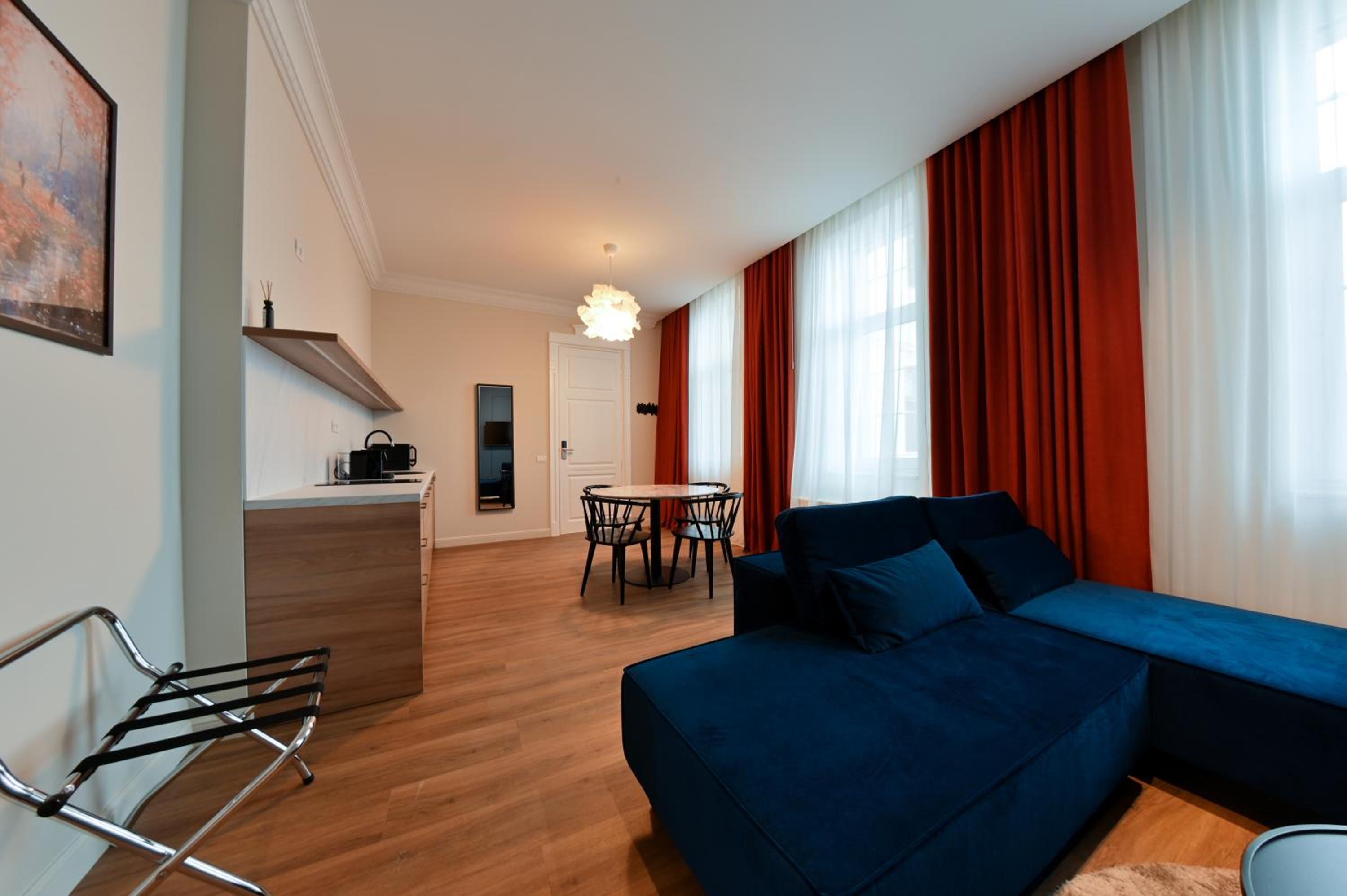 Deluxe Apartment photo 2