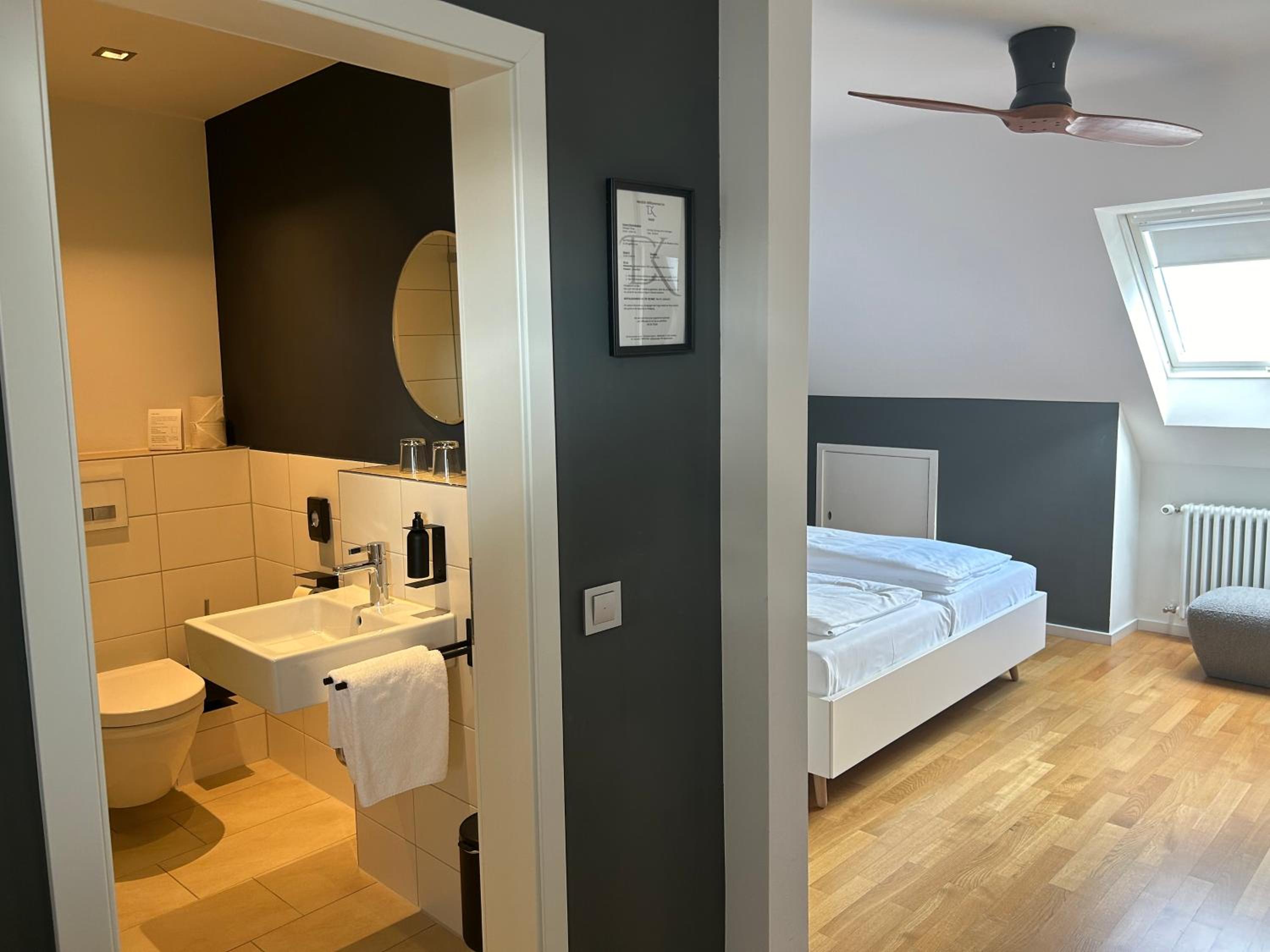 Standard Double Room - Photo 5