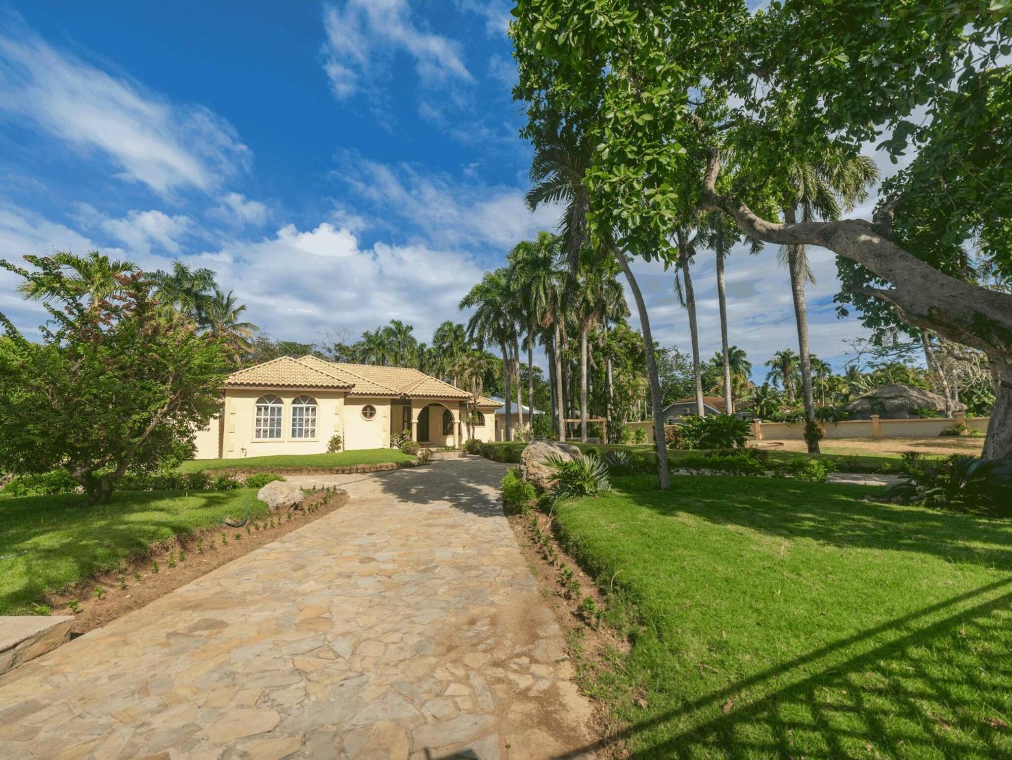 Villa photo 2