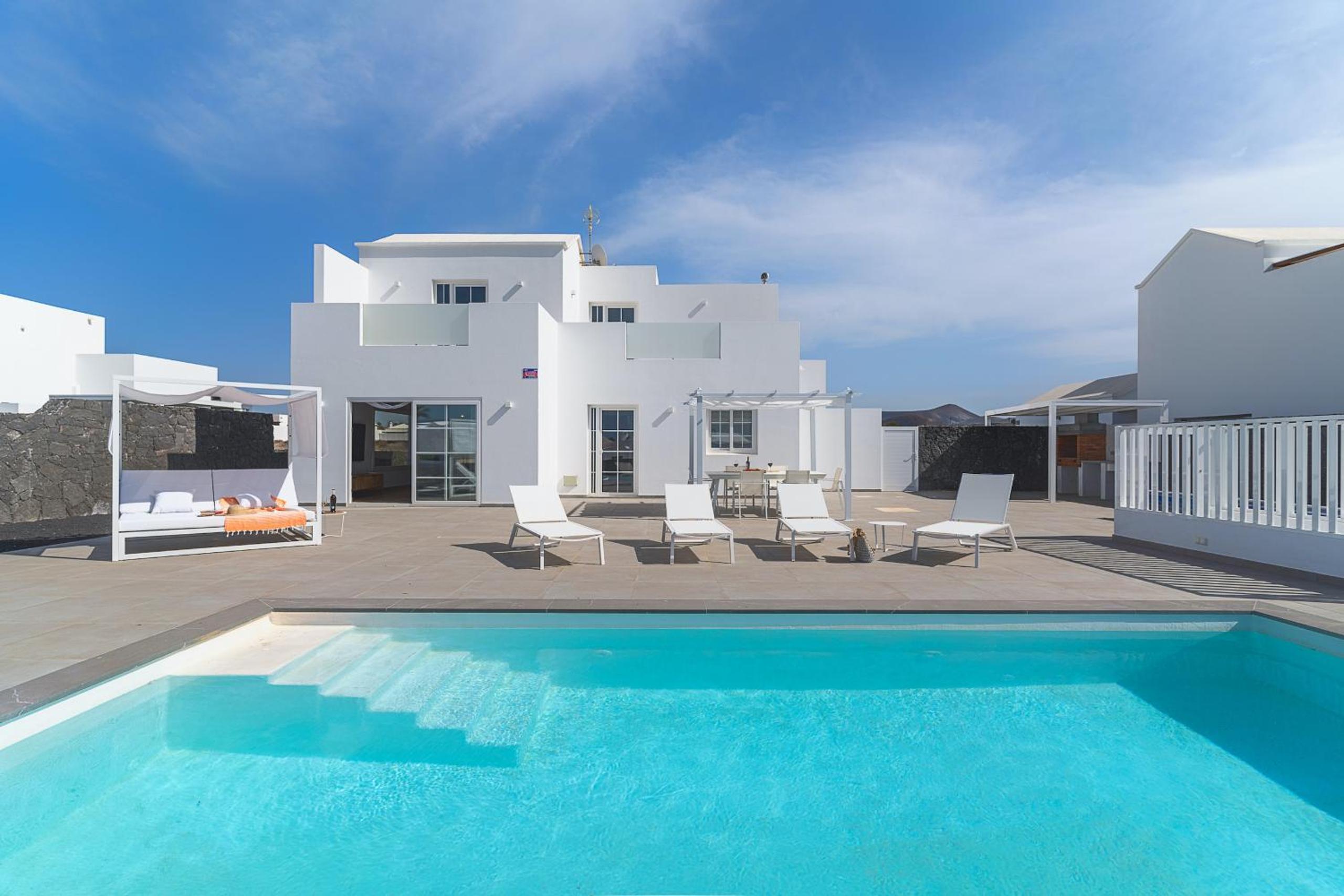 Three-Bedroom Villa photo 3