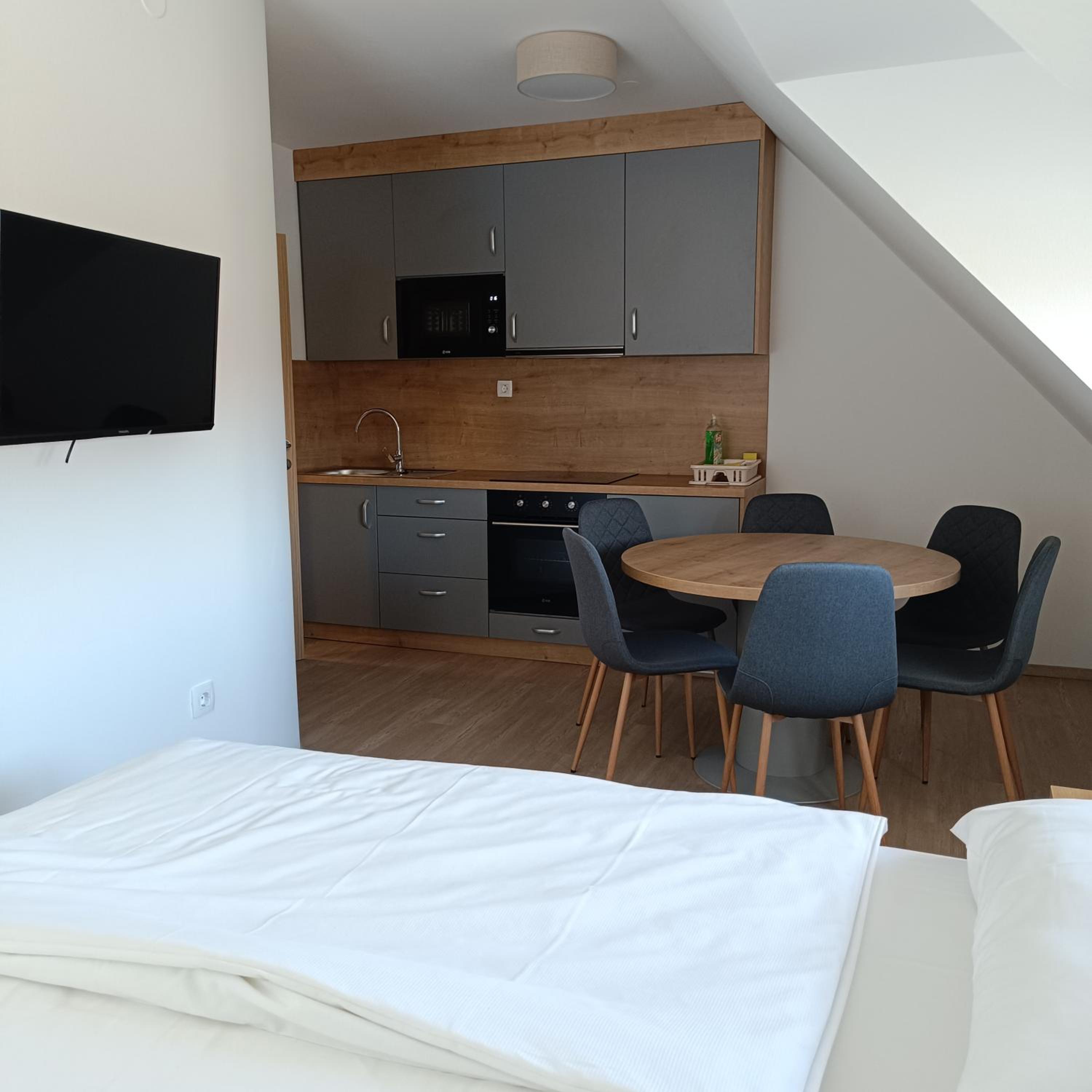 Two-Bedroom Apartment (5 Adults) - Photo 2
