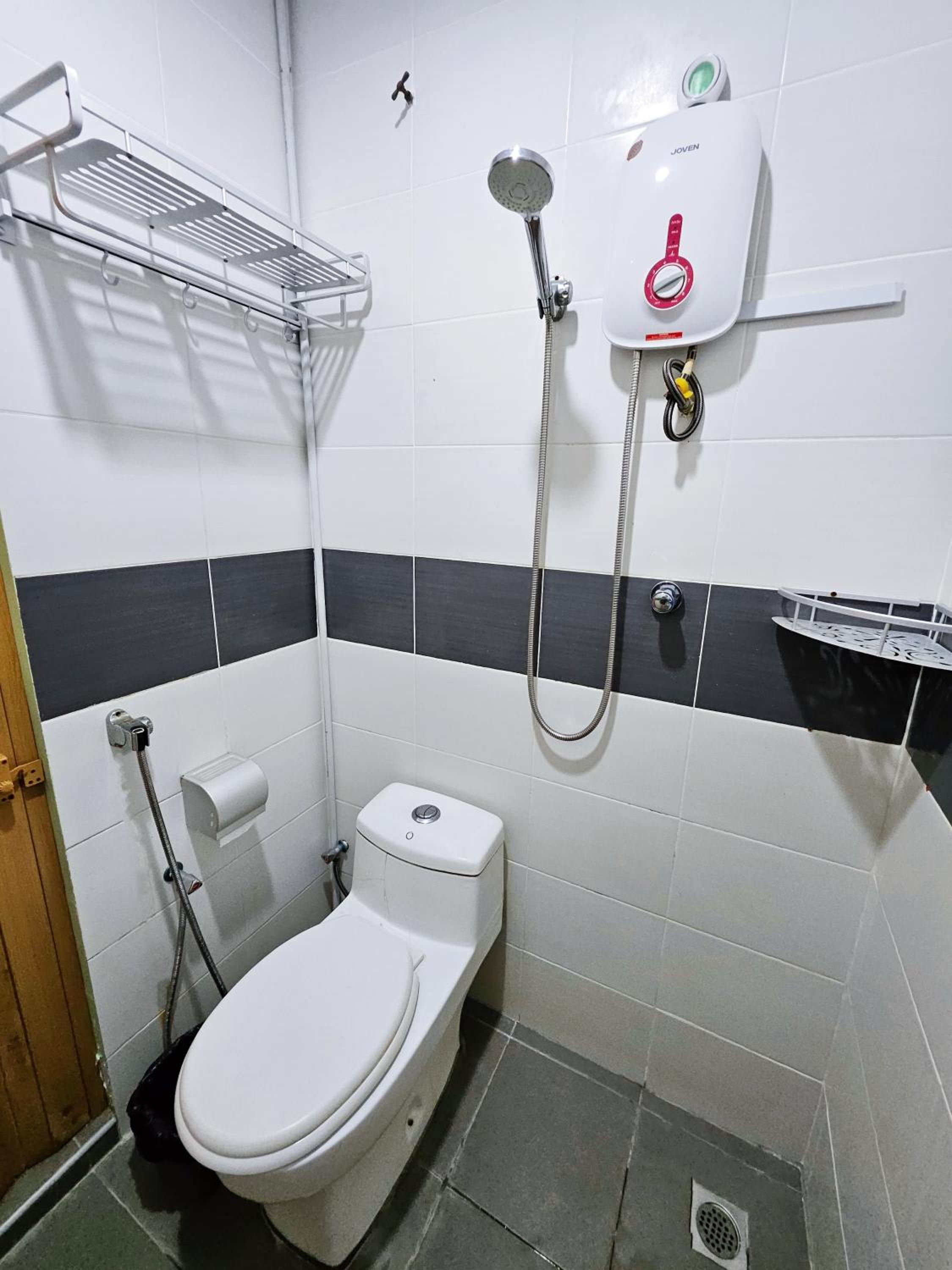 Standard Twin Room - Photo 10