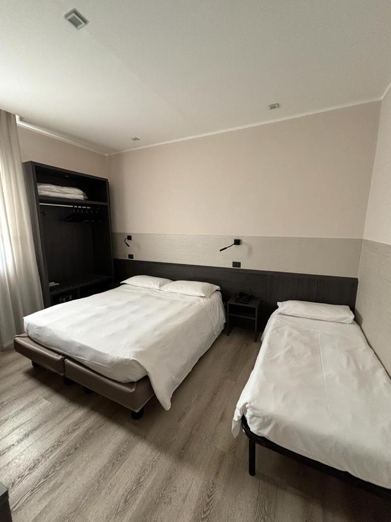 Triple Room - Photo 1
