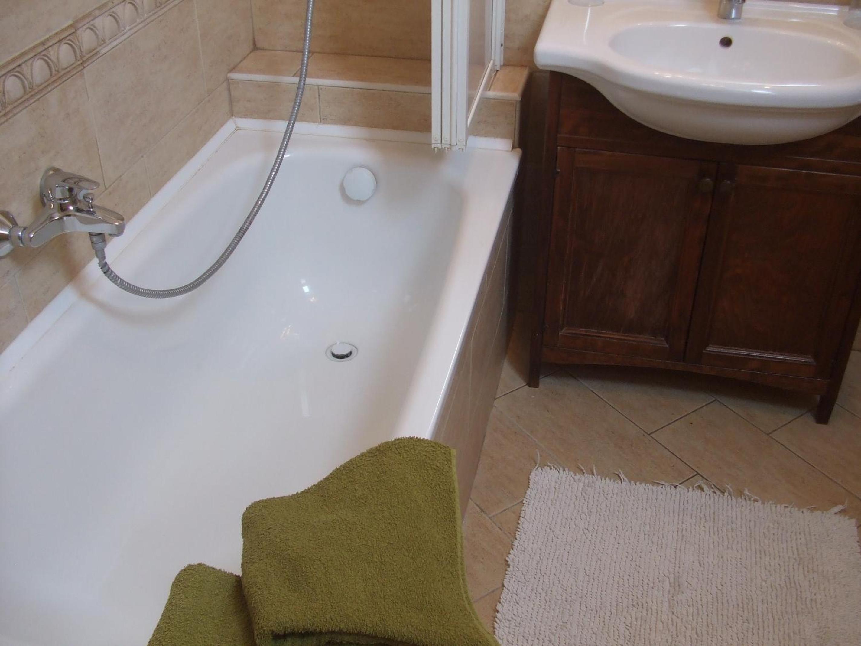 Superior One-Bedroom Apartment - Photo 19