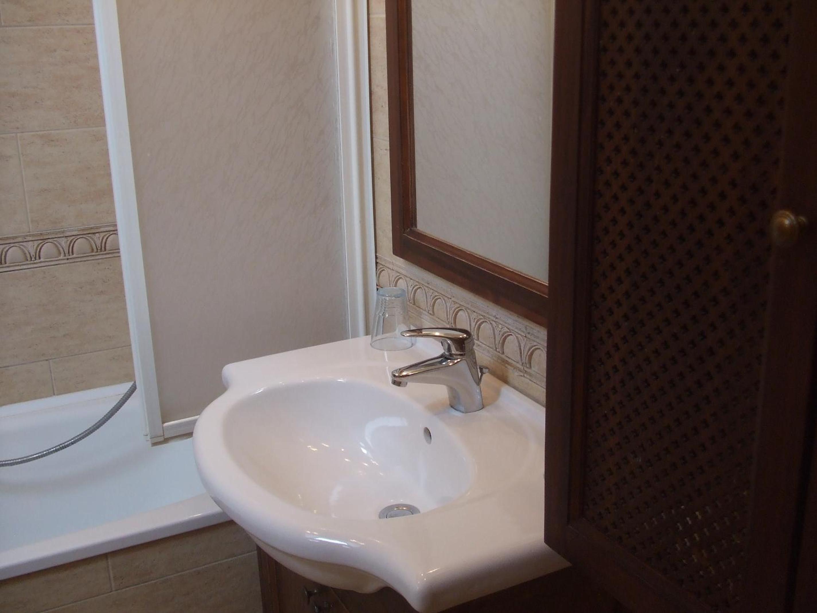 Superior One-Bedroom Apartment - Photo 24