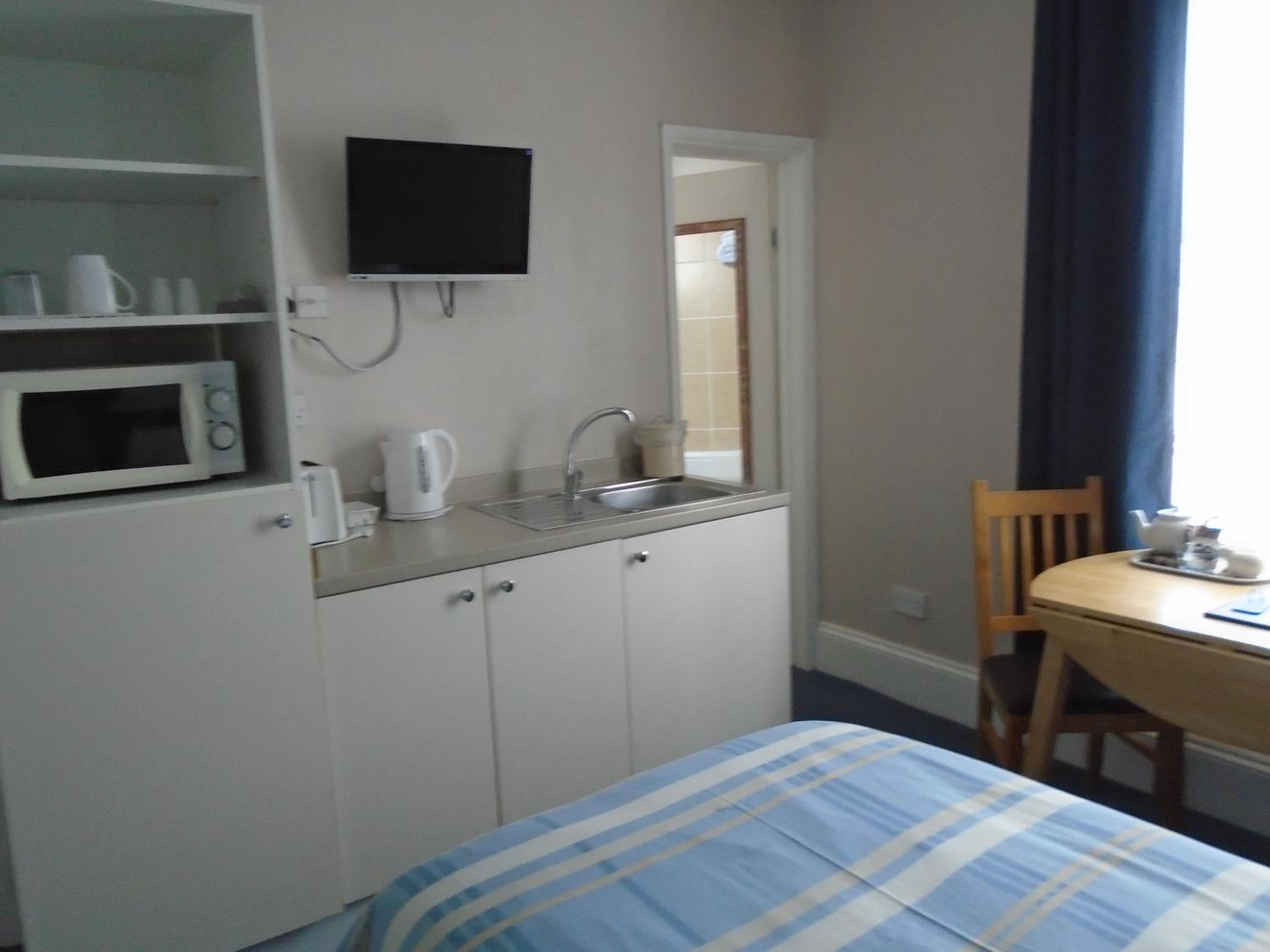 Twin Room with Bath photo 3