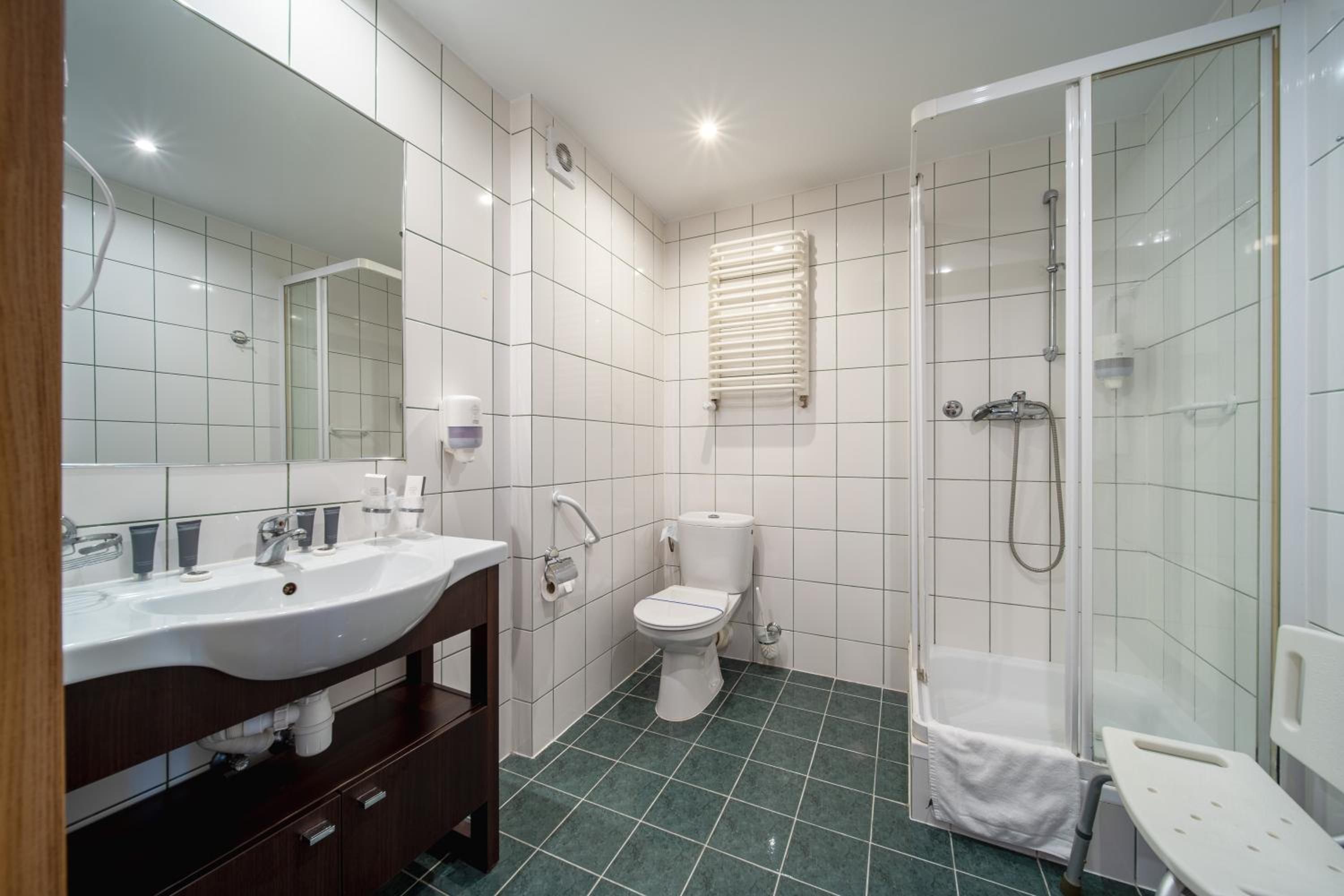 Standard Twin Room - Photo 2