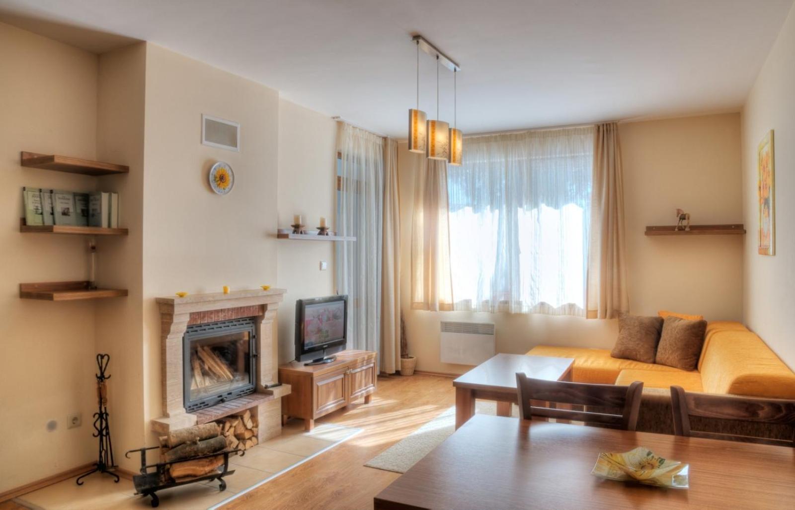 One-Bedroom Apartment with Fireplace - Pet Friendly photo 1
