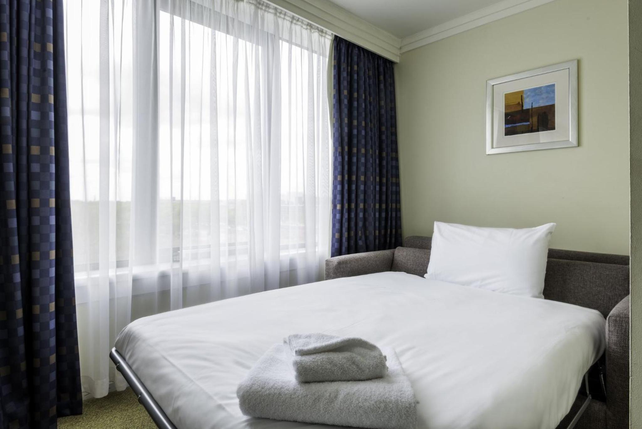 Standard Double Room with Single Sofa Bed - Photo 6