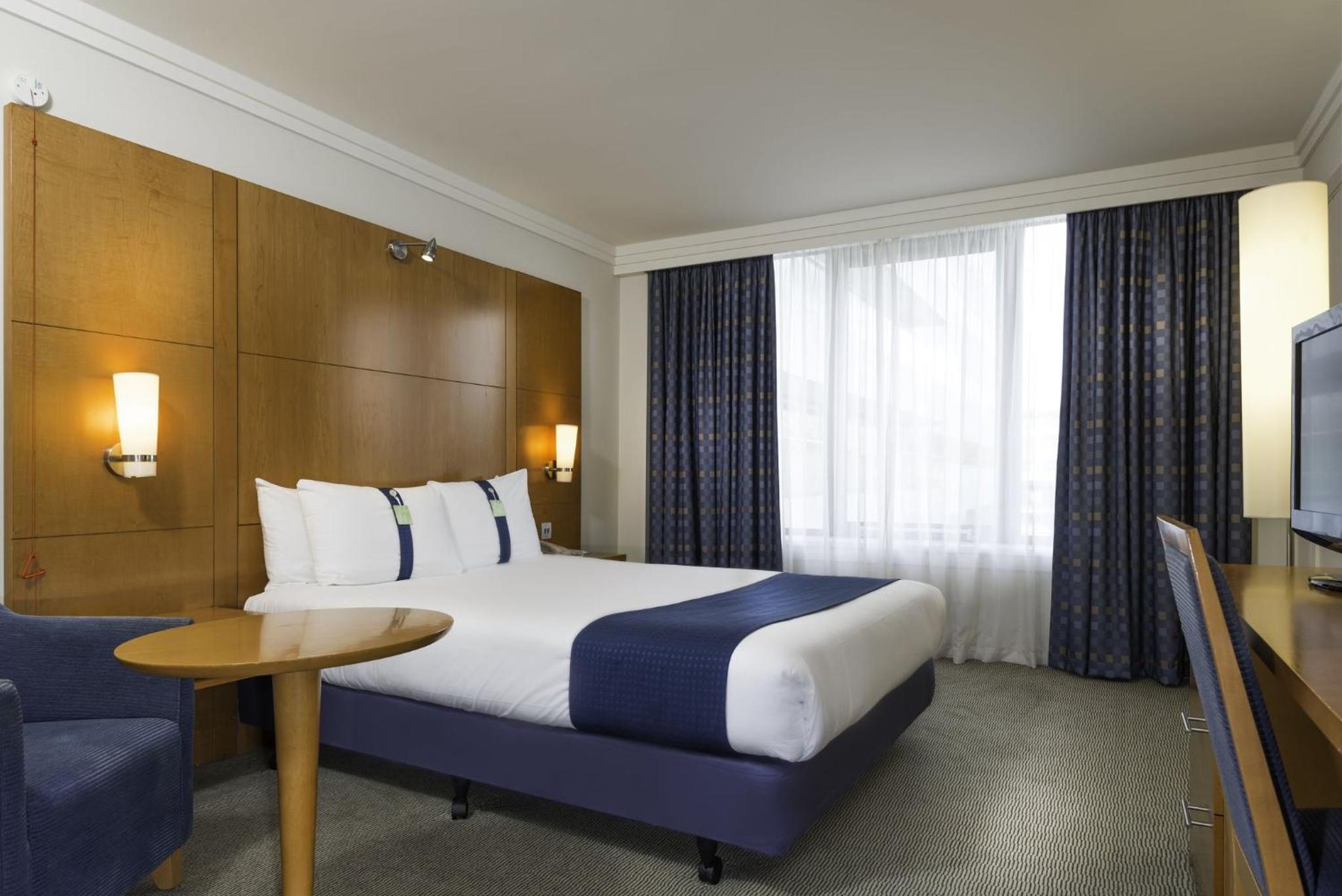 Standard Double Room - Disability Access - Photo 4