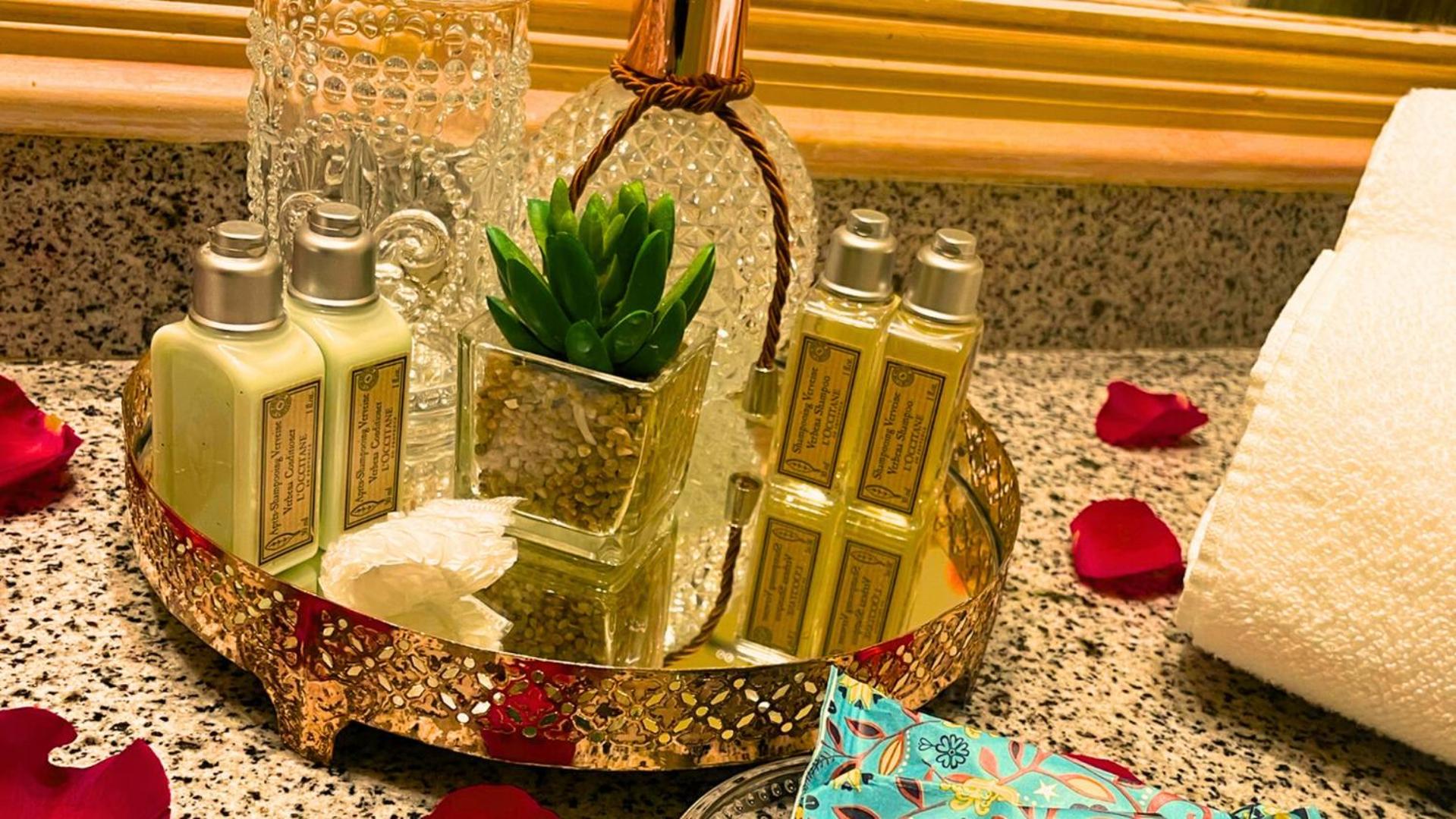 Deluxe Suite with Spa Bath photo 2