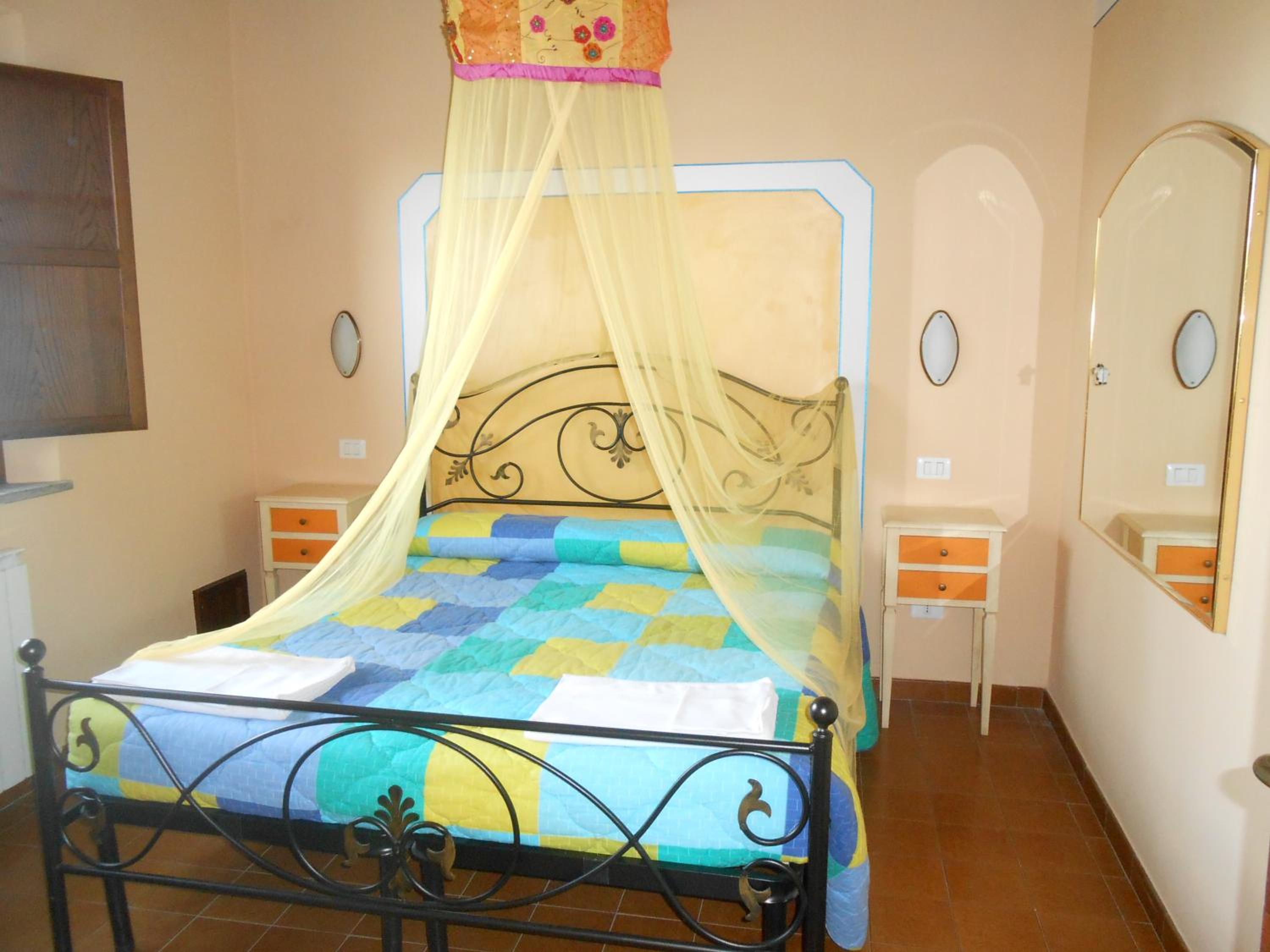 One-Bedroom Apartment - Photo 7