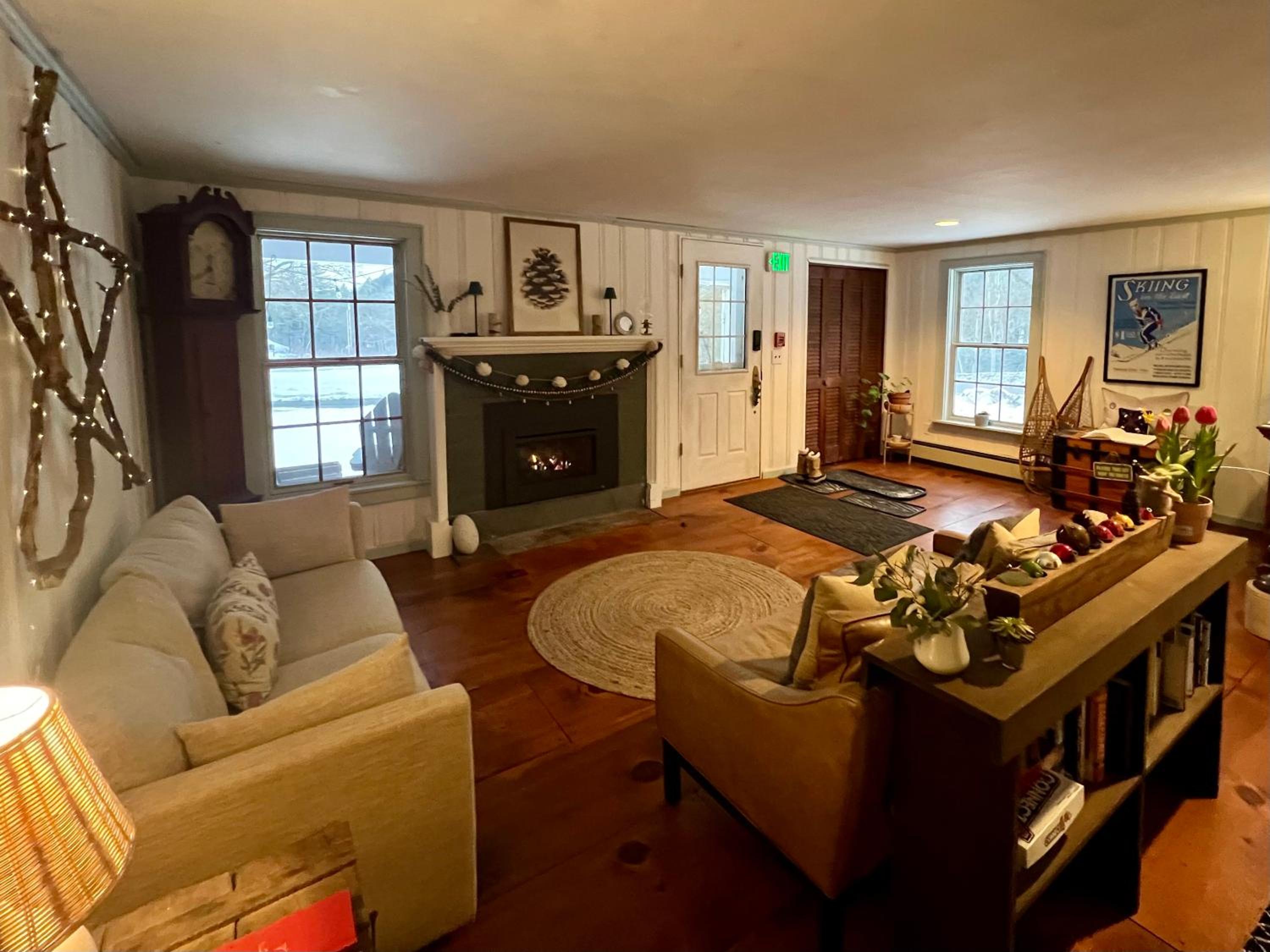 Queen Room photo 2