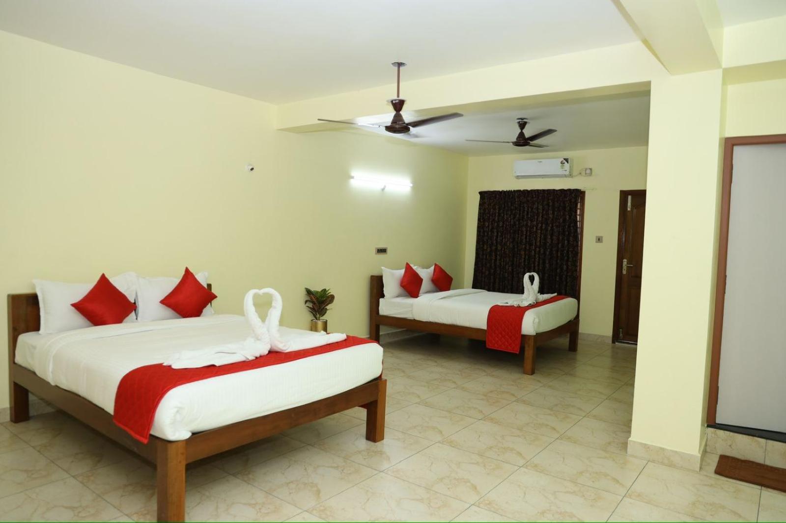 Family Room With Balcony - Photo 5