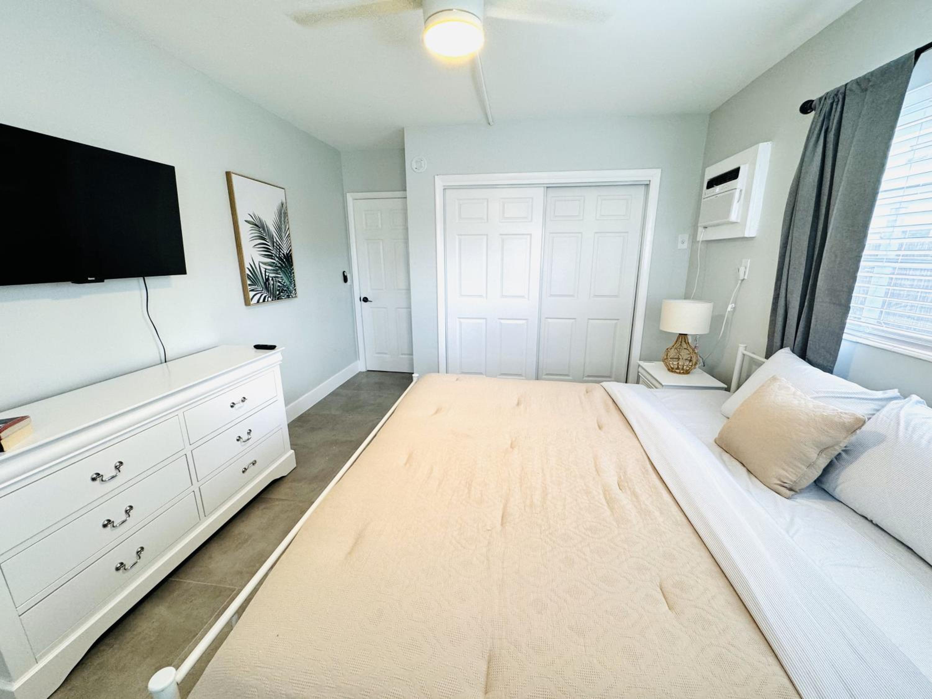 Deluxe Two Bedroom Family Suite with Kitchen and Sofa Bed - Photo 11