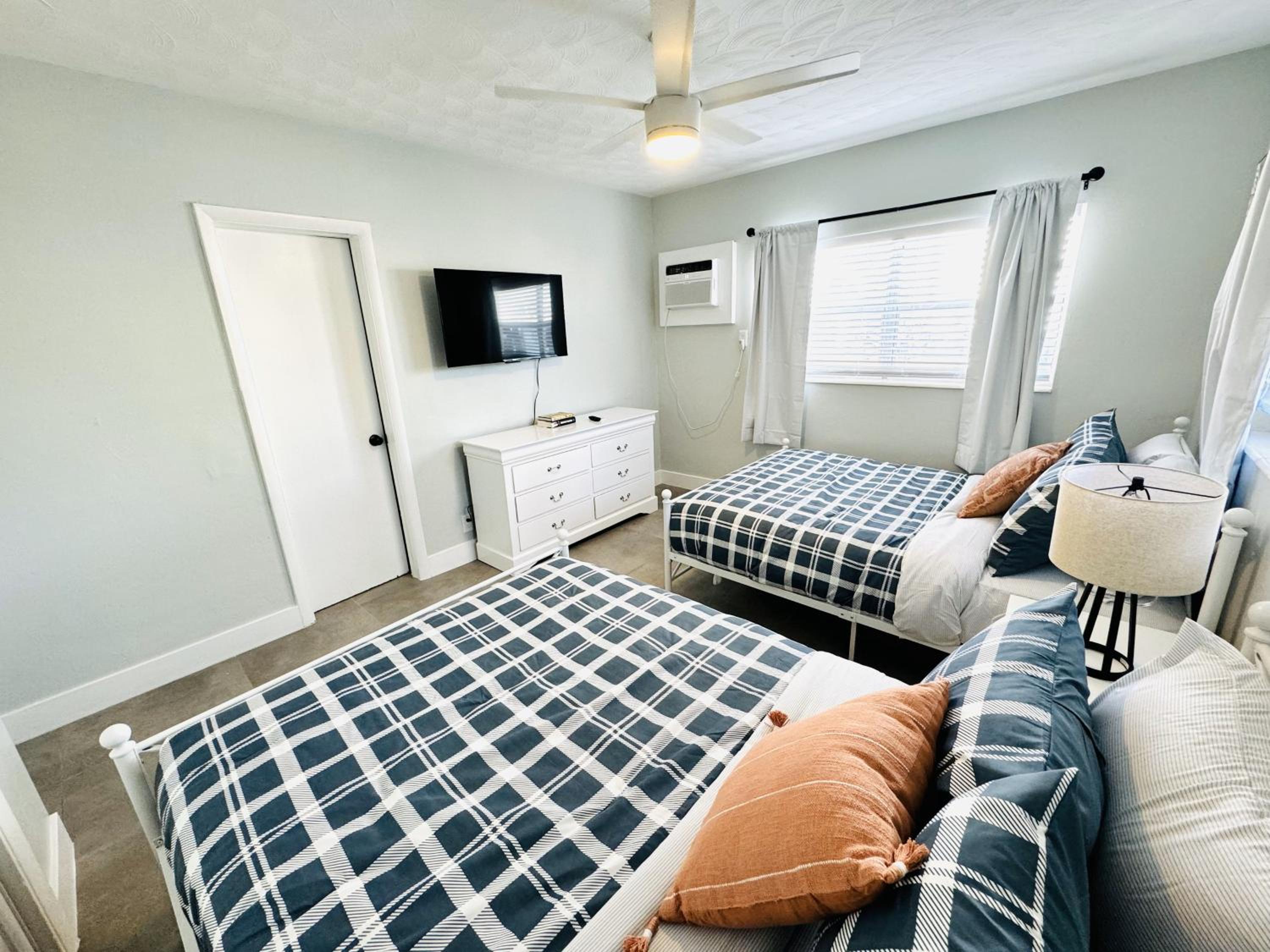 Deluxe Two Bedroom Family Suite with Kitchen and Sofa Bed - Photo 10