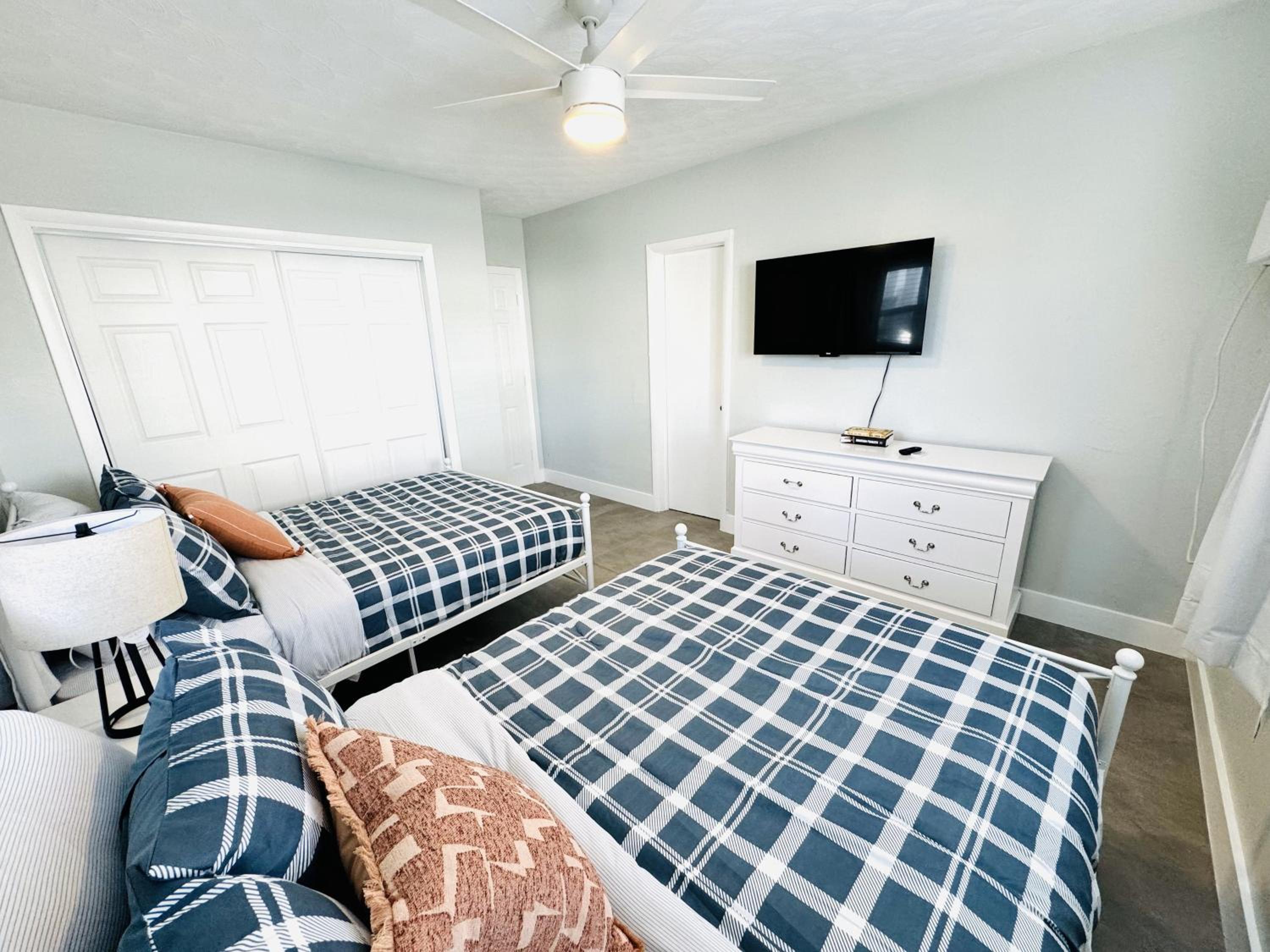 Deluxe Two Bedroom Family Suite with Kitchen and Sofa Bed - Photo 15
