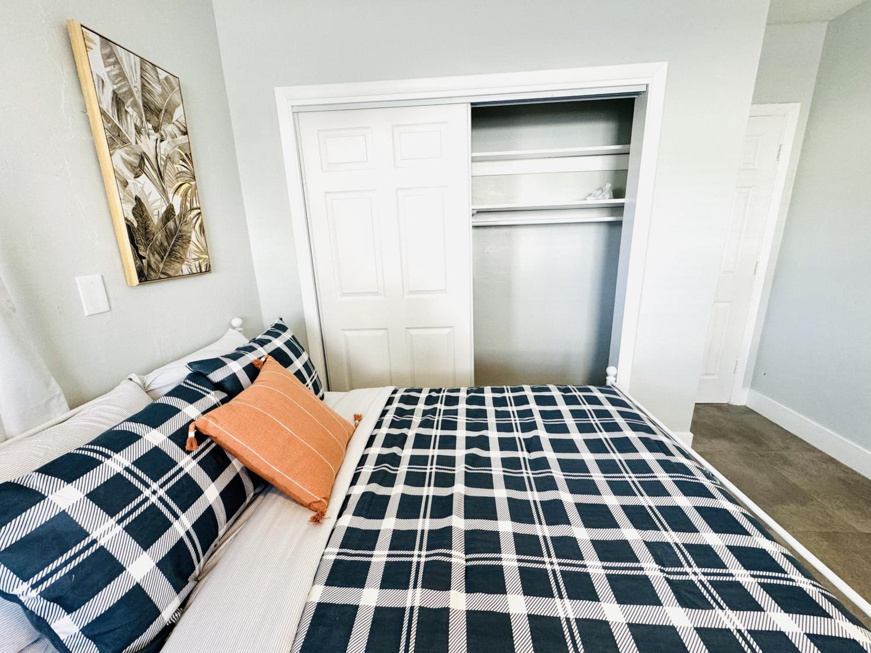Deluxe Two Bedroom Family Suite with Kitchen and Sofa Bed - Photo 29