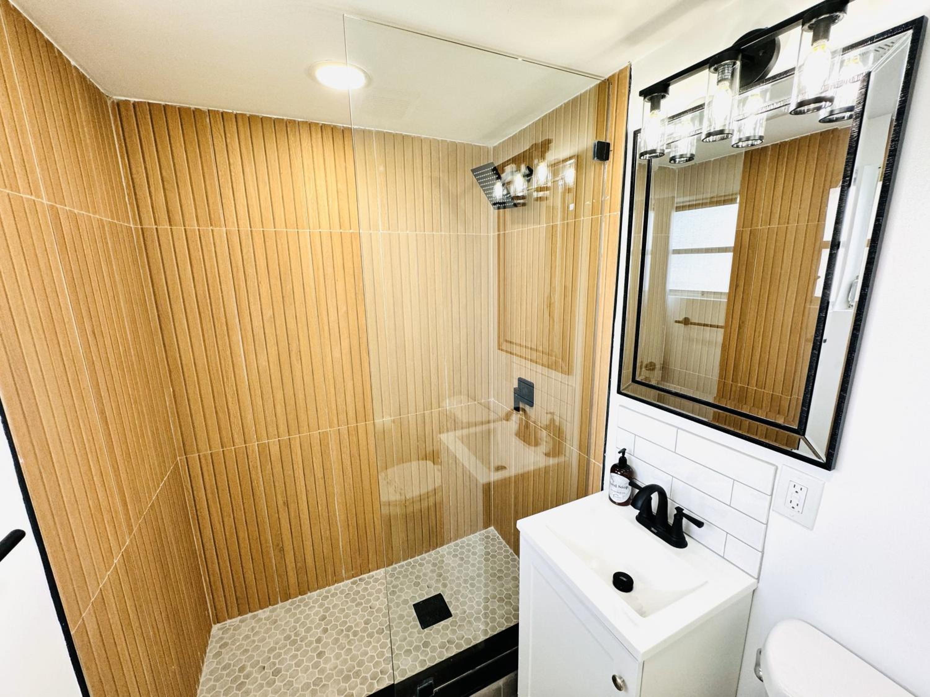 Deluxe Two Bedroom Family Suite with Kitchen and Sofa Bed - Photo 14