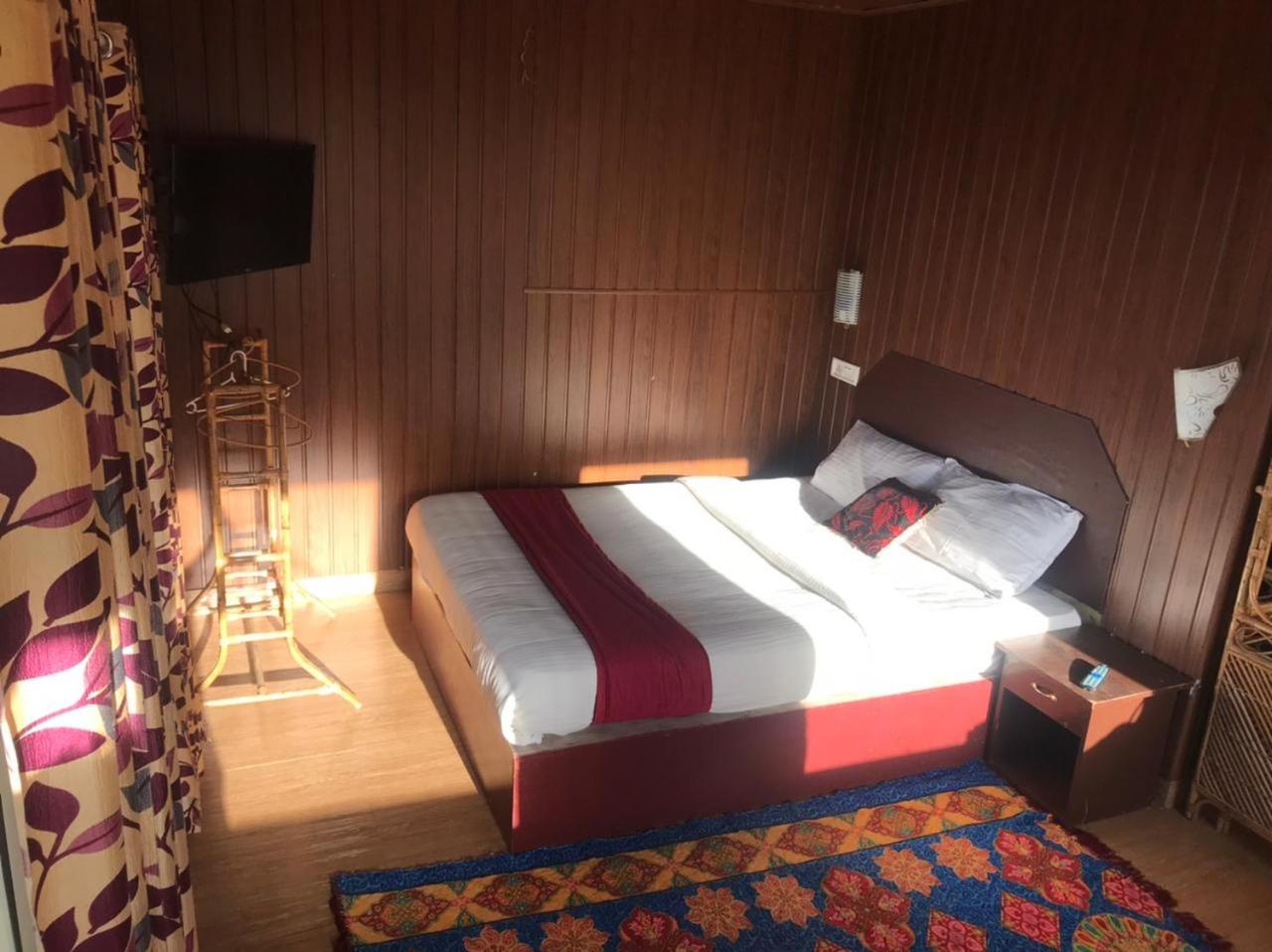 Deluxe Double Room with Balcony photo 2