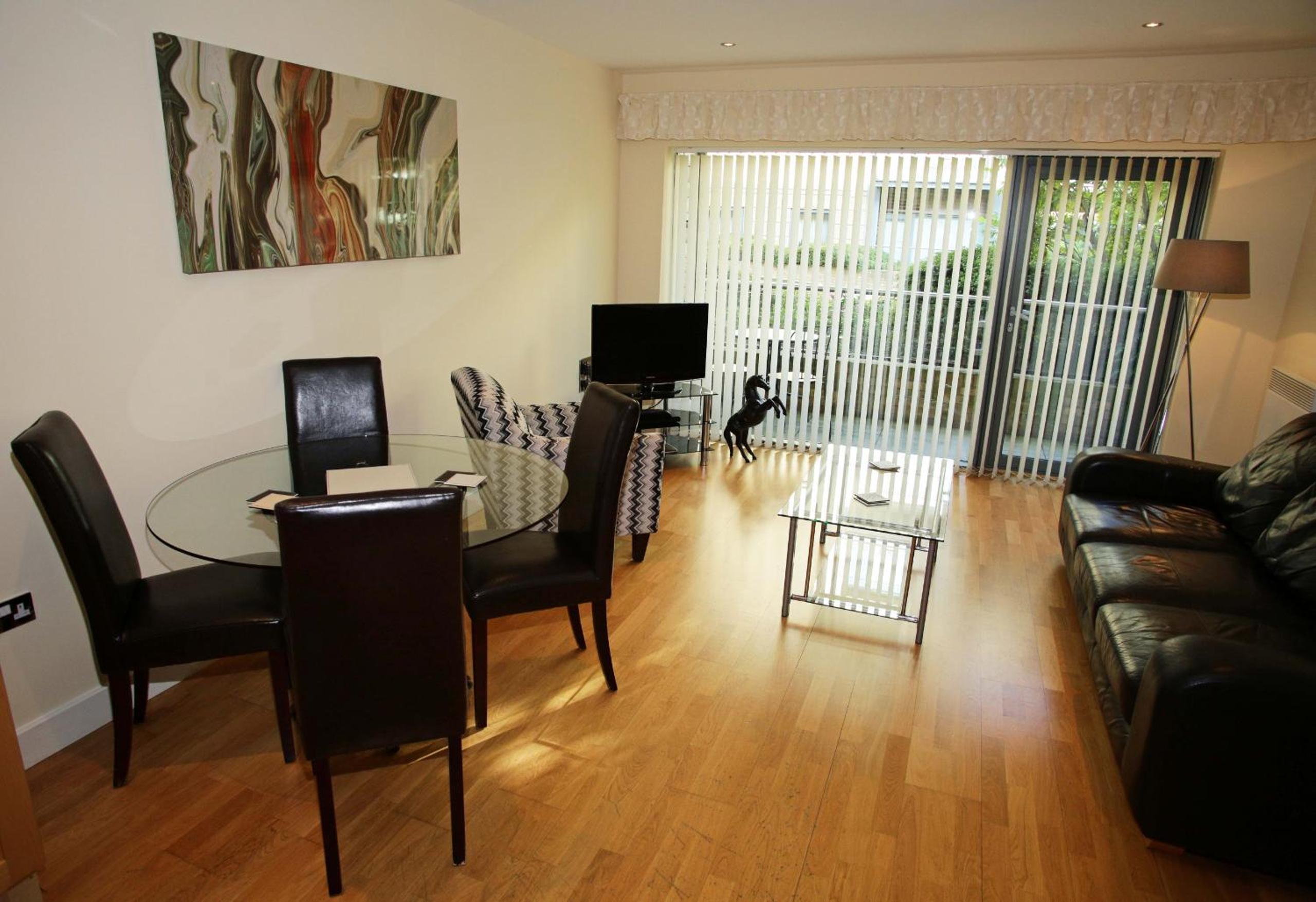 One-Bedroom Apartment photo 1