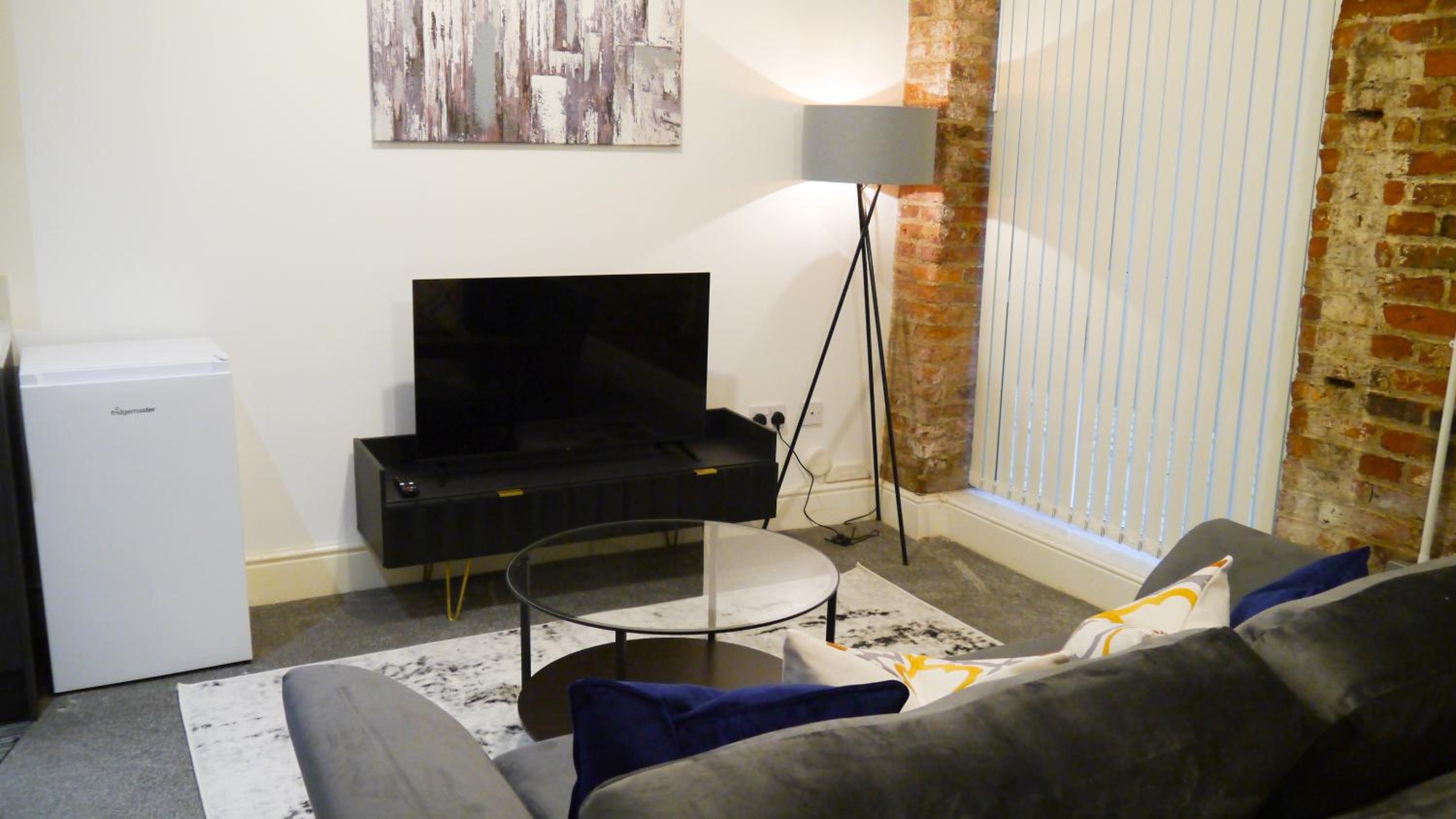 One-Bedroom Apartment photo 1