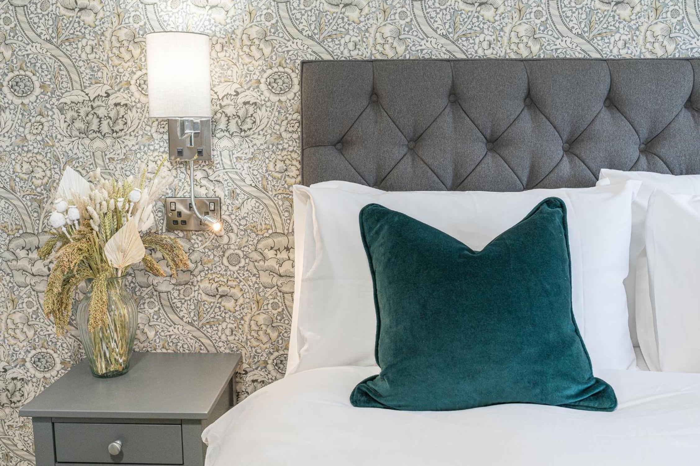 Superior King Room - Photo 6