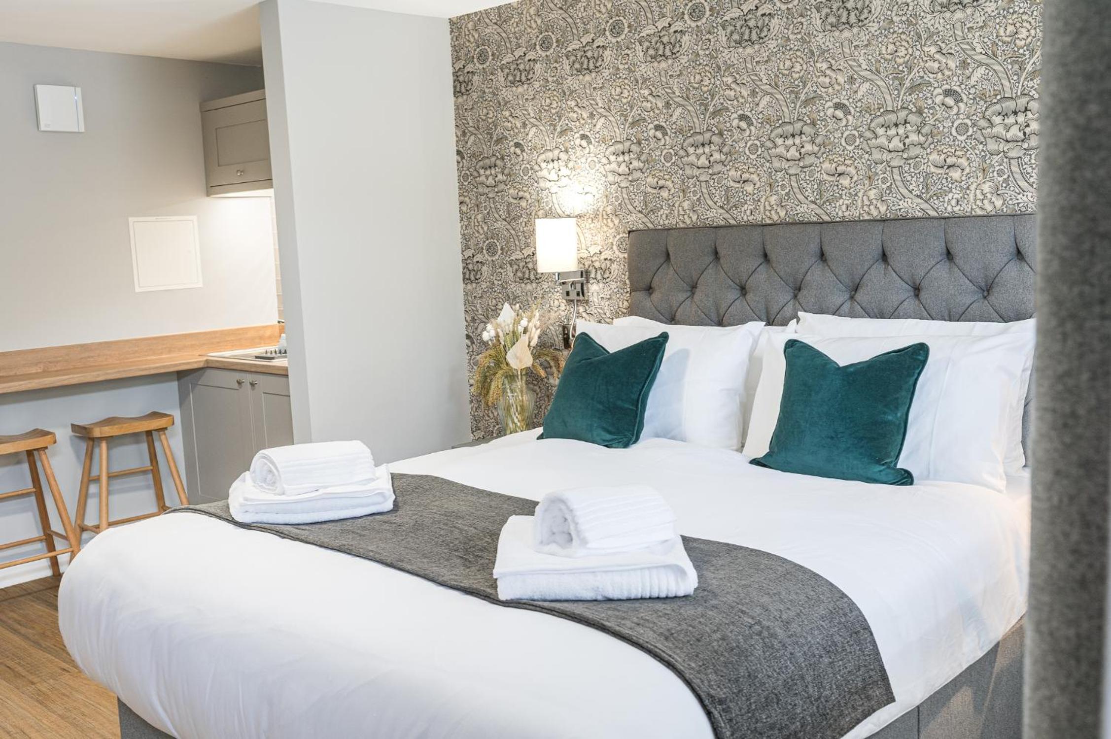 Superior King Room - Photo 4
