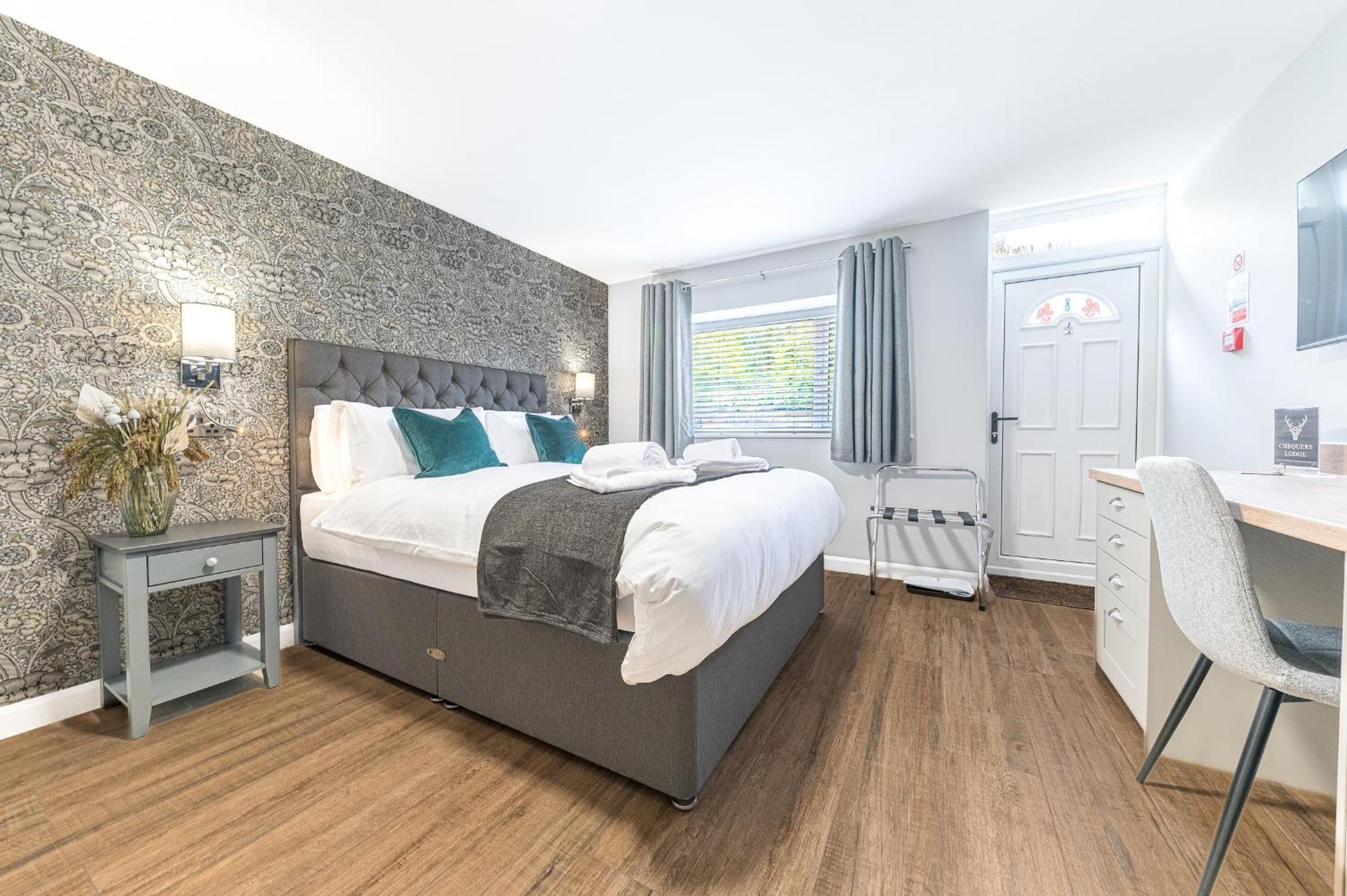 Superior King Room - Photo 9