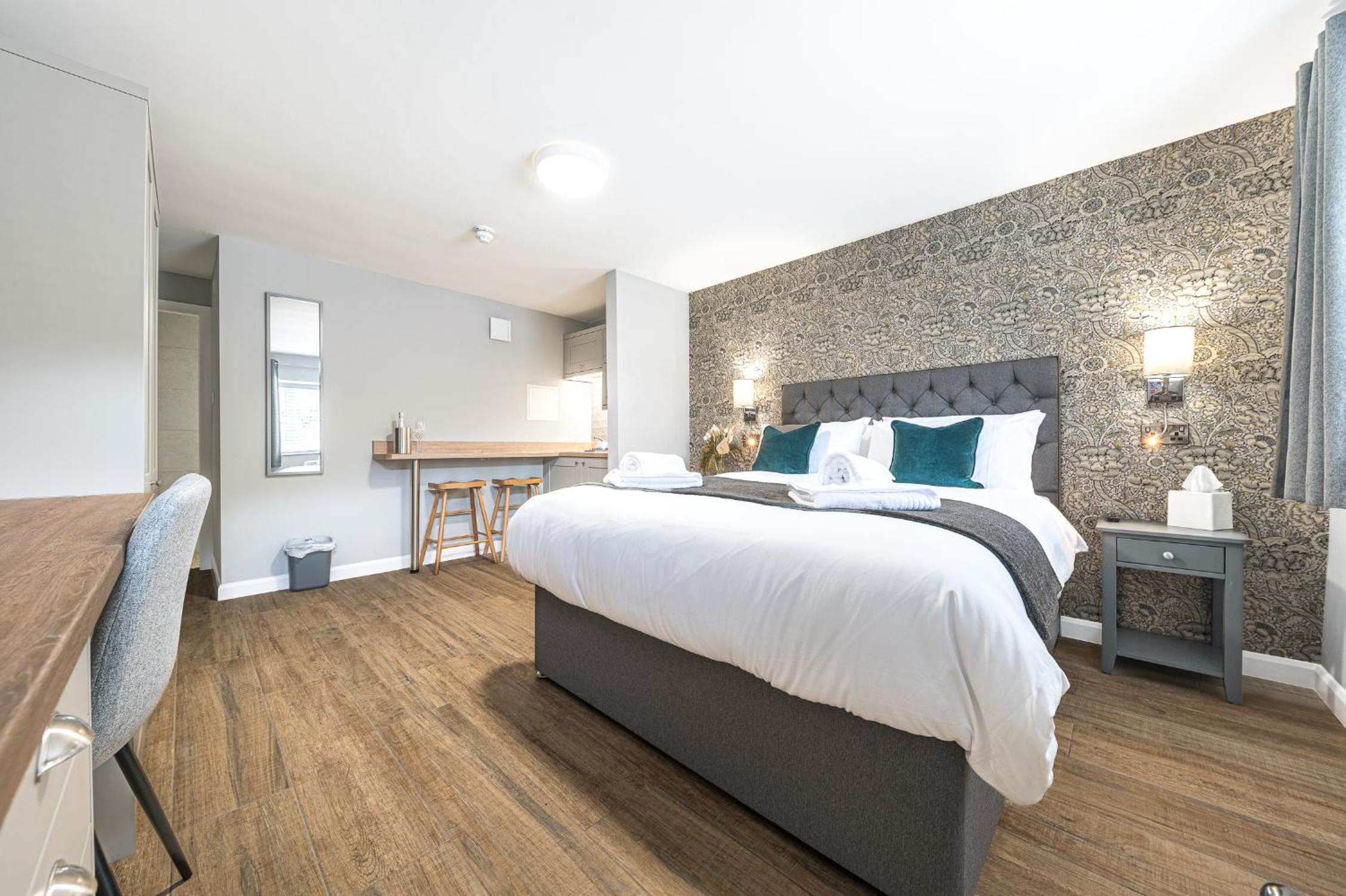 Superior King Room - Photo 3