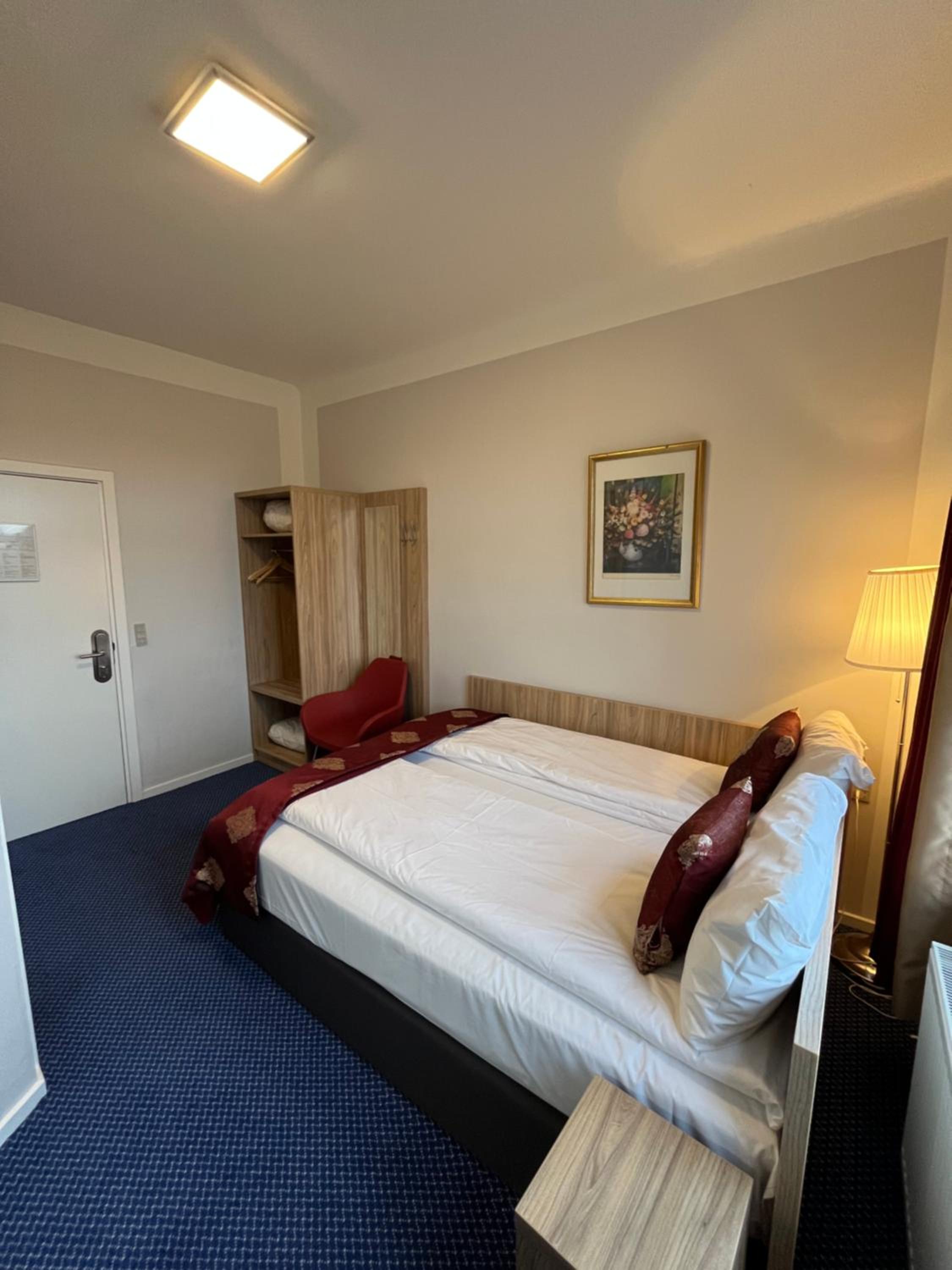 Small Double Room - Photo 3